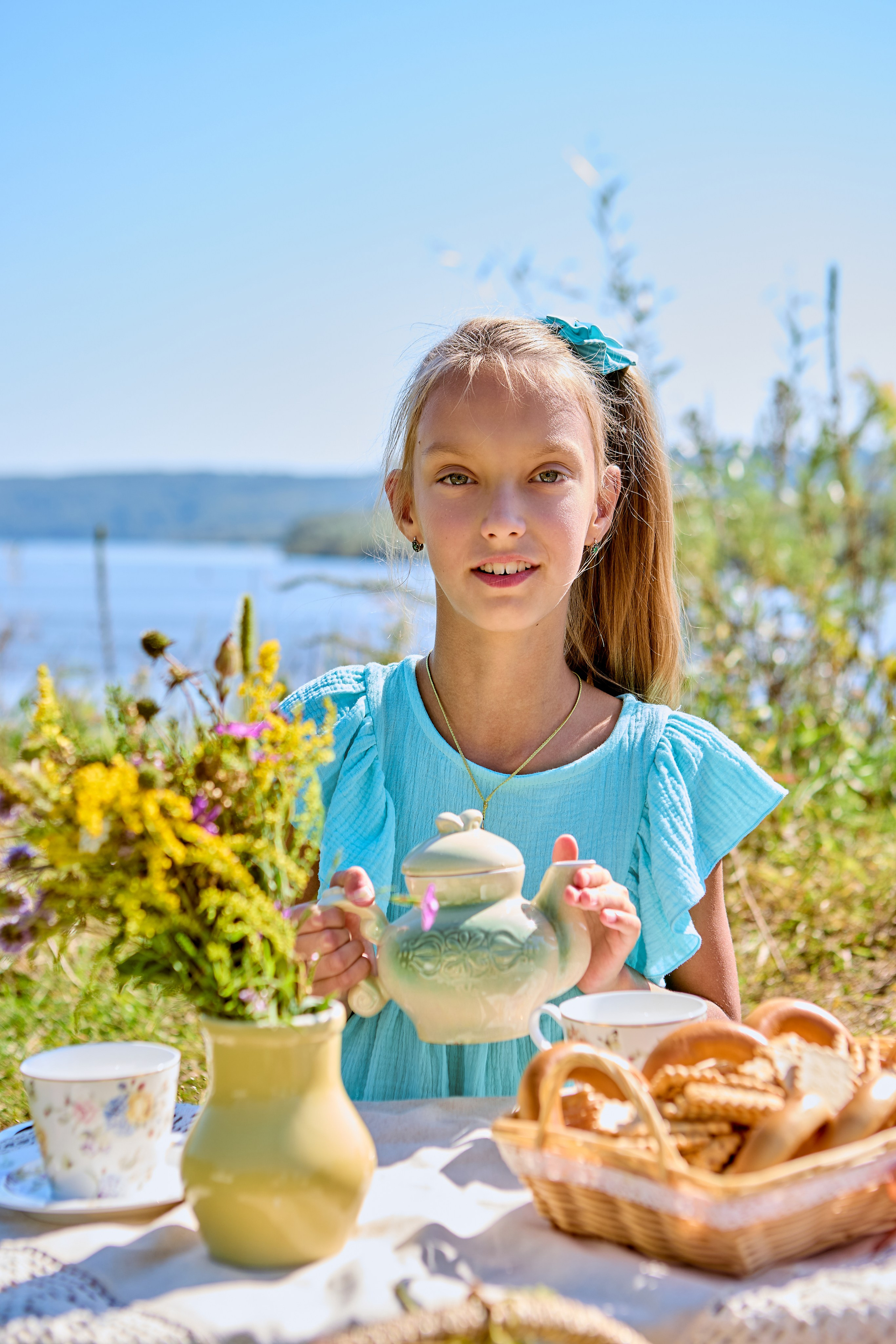 Детская фотосессия прогулка у реки