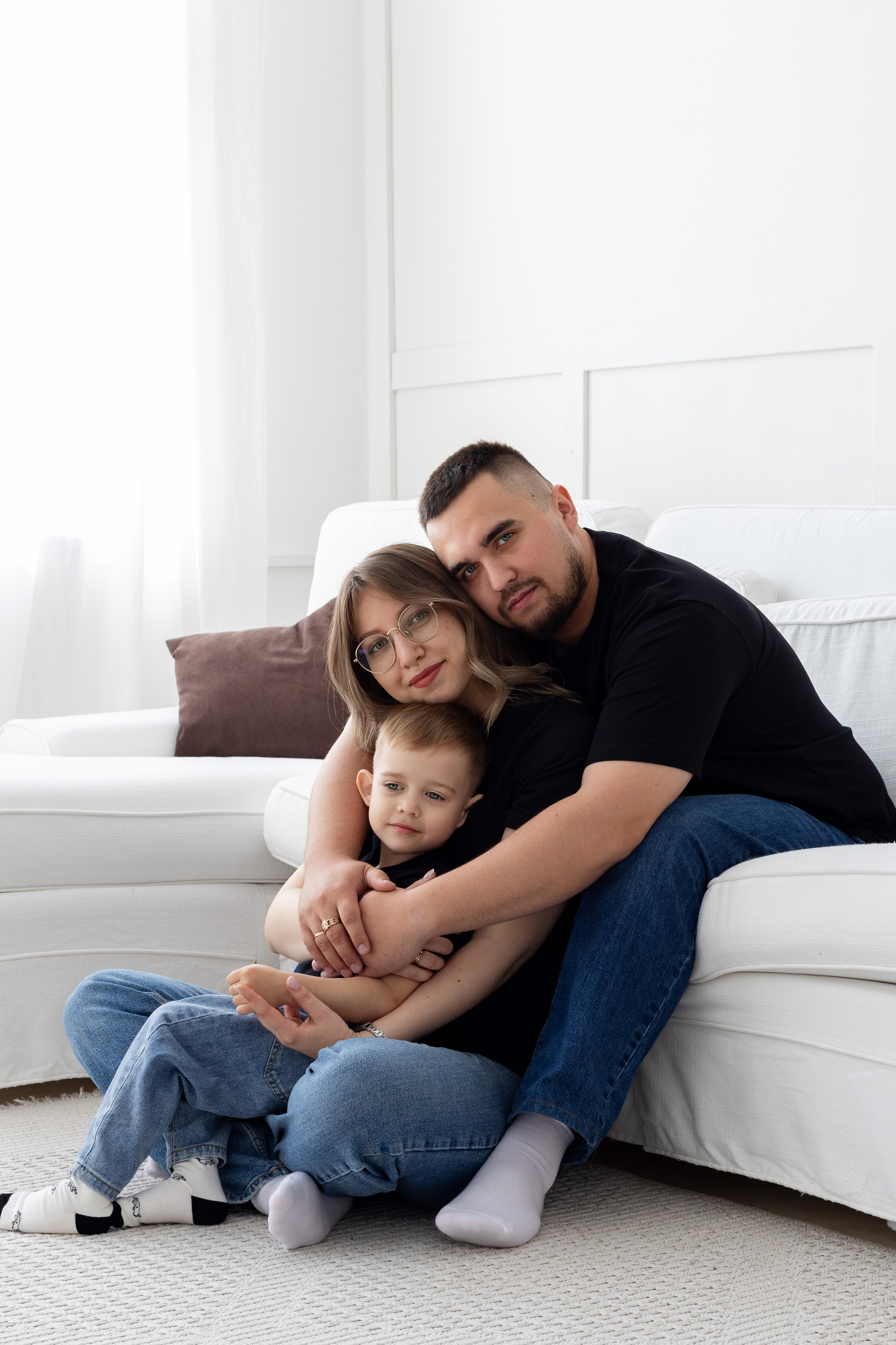 Семейная фотосессия в студии (Михаил, Крестина и Макар). Женский фотограф в Орске Новотроицке Динара Долганова