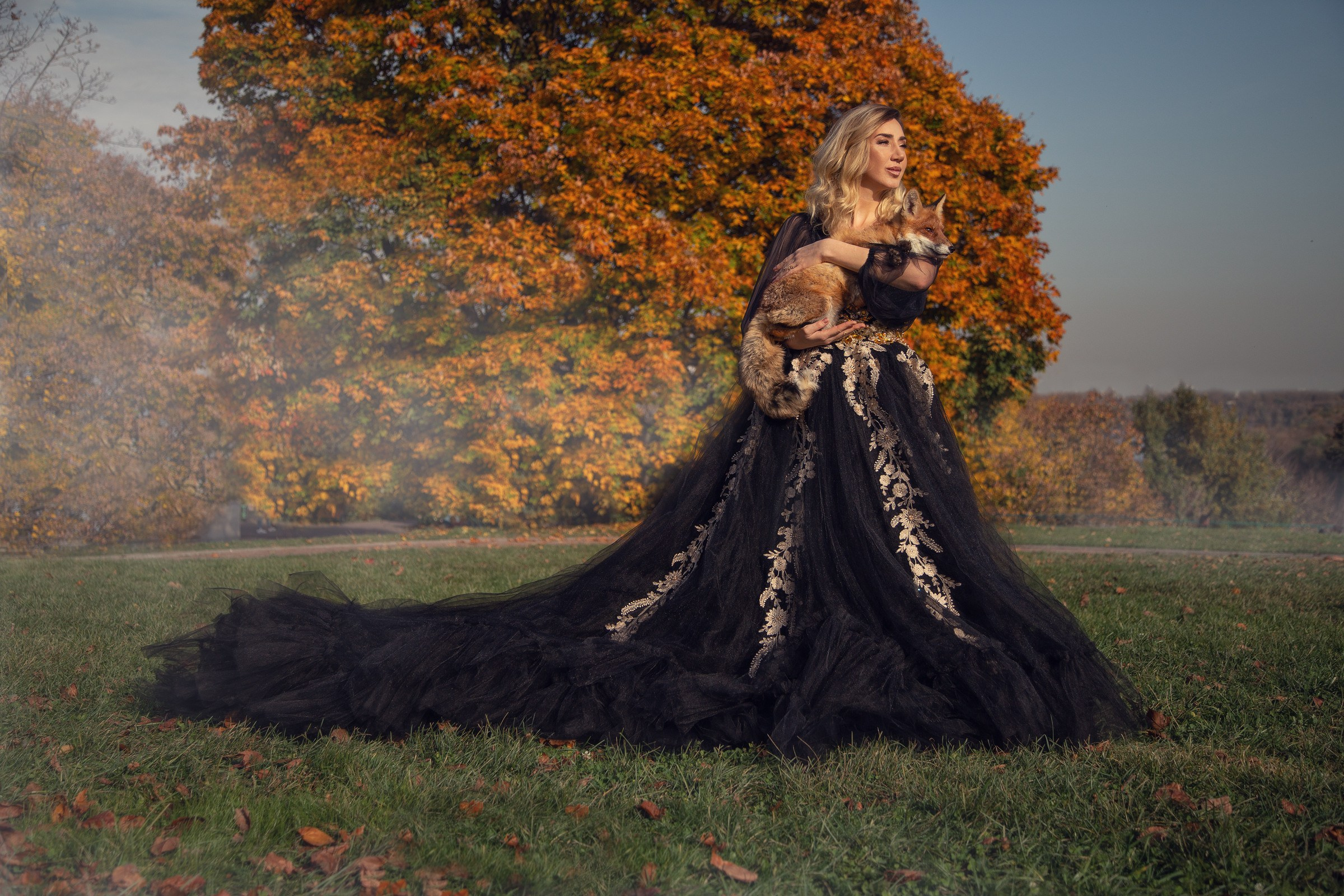 Женский портрет с лисой — необычная съемка с контактным животным | Фотограф Анна Татаурова. Фотограф Анна Татаурова | Авторская фотосъемка в Москве