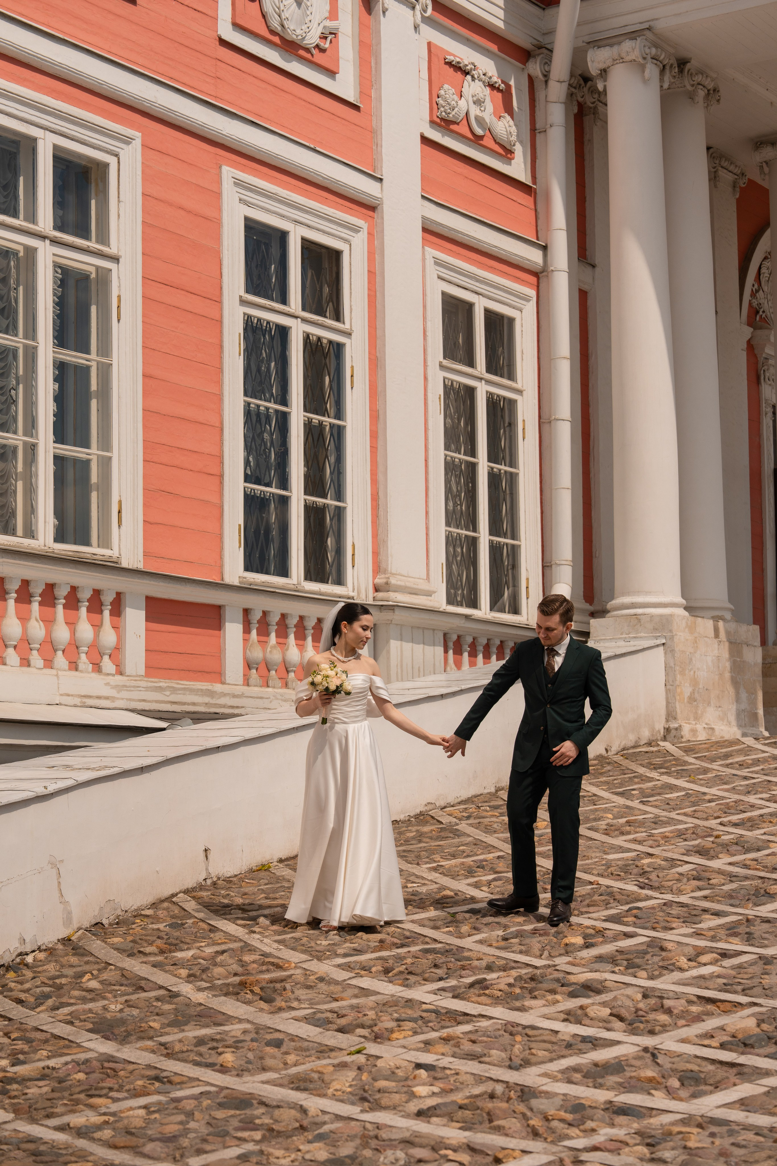 Влад и Илина в Кусково. Свадебный фотограф в Москве Анна Полушина