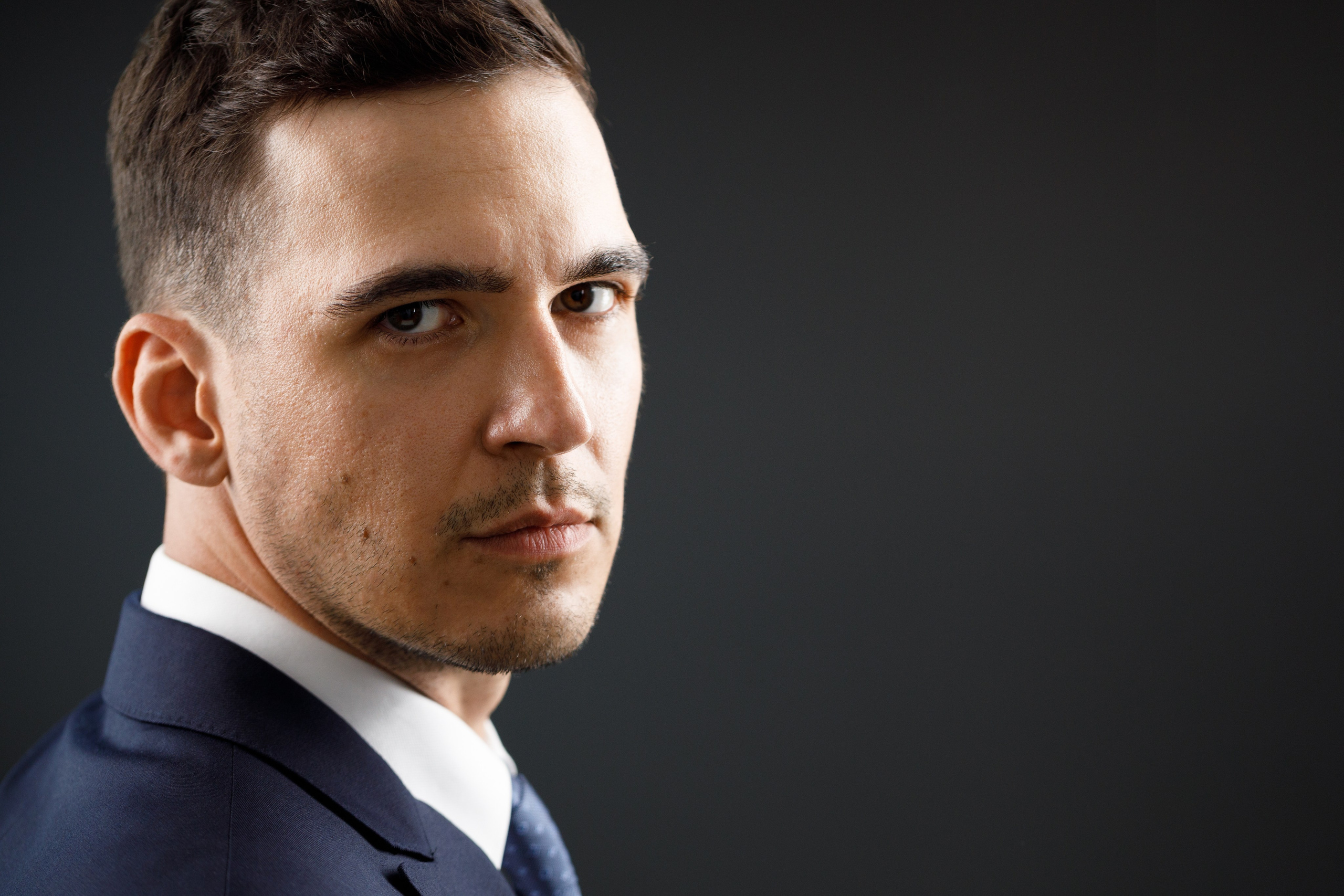 Headshot & portrait session for Arthur. Headshot & portrait photographer Alexei Shendrick