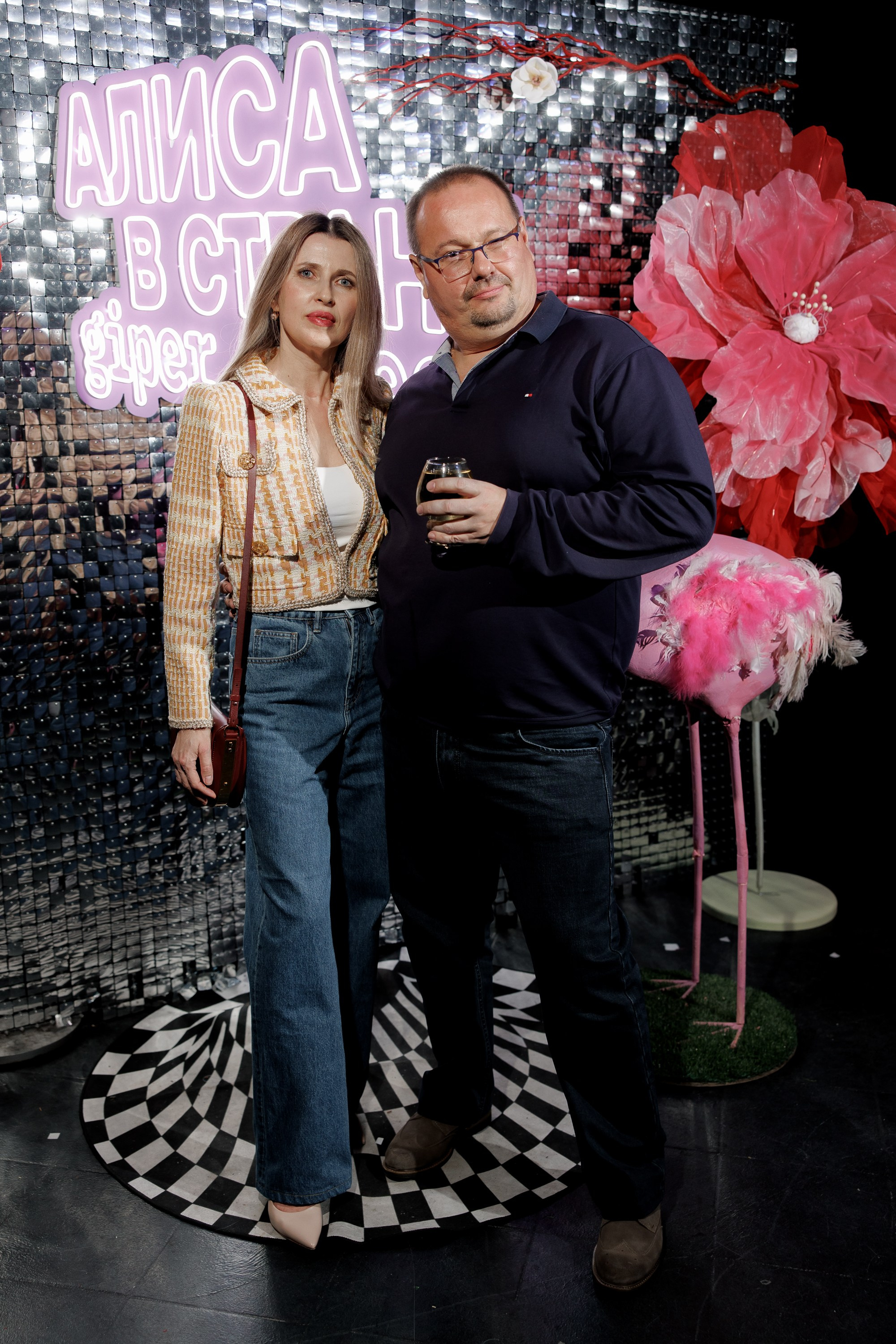 Алиса в стране giper.чудес (фотозона). Фотоархив giper.fm