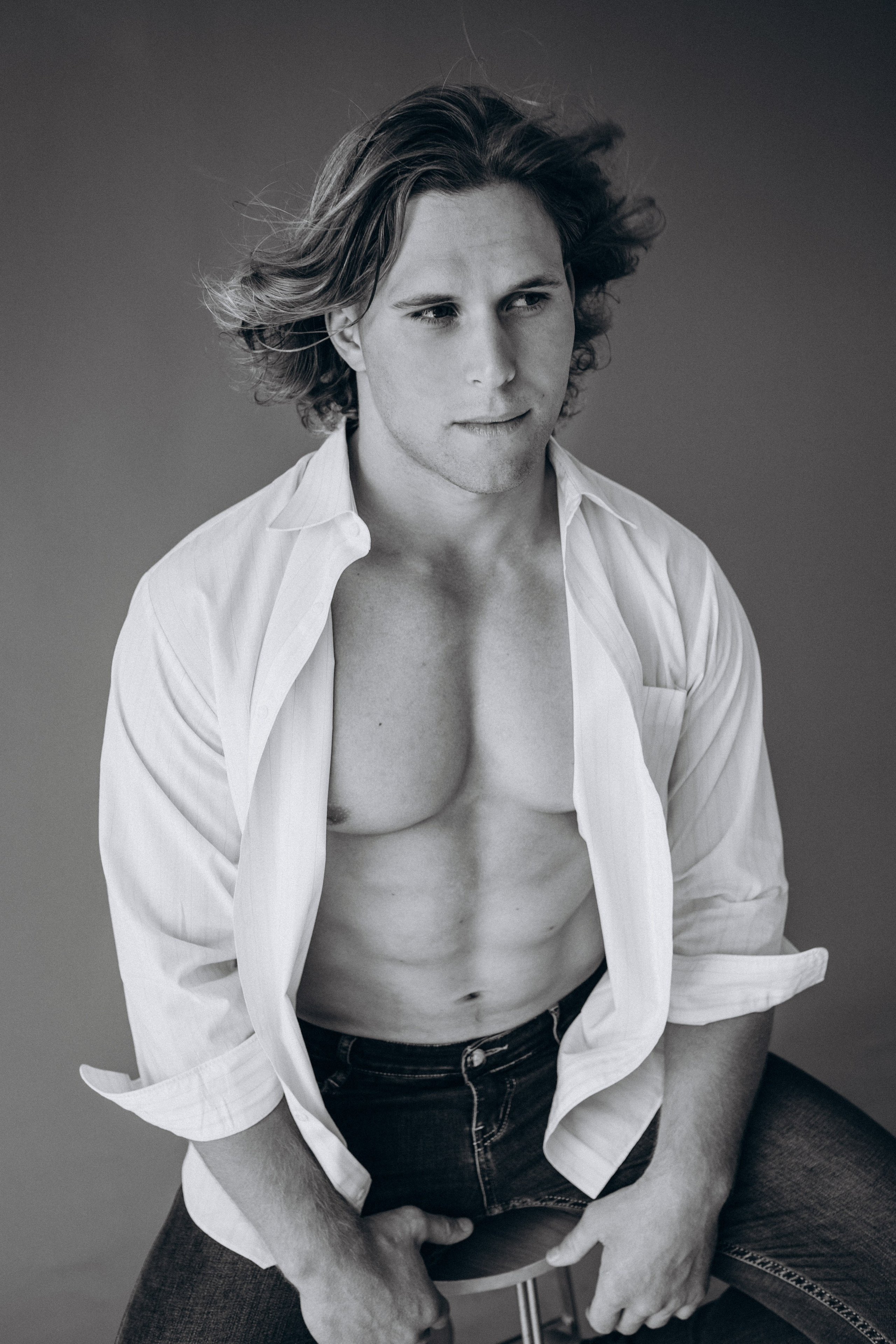 Мужской портрет в студии. Главная