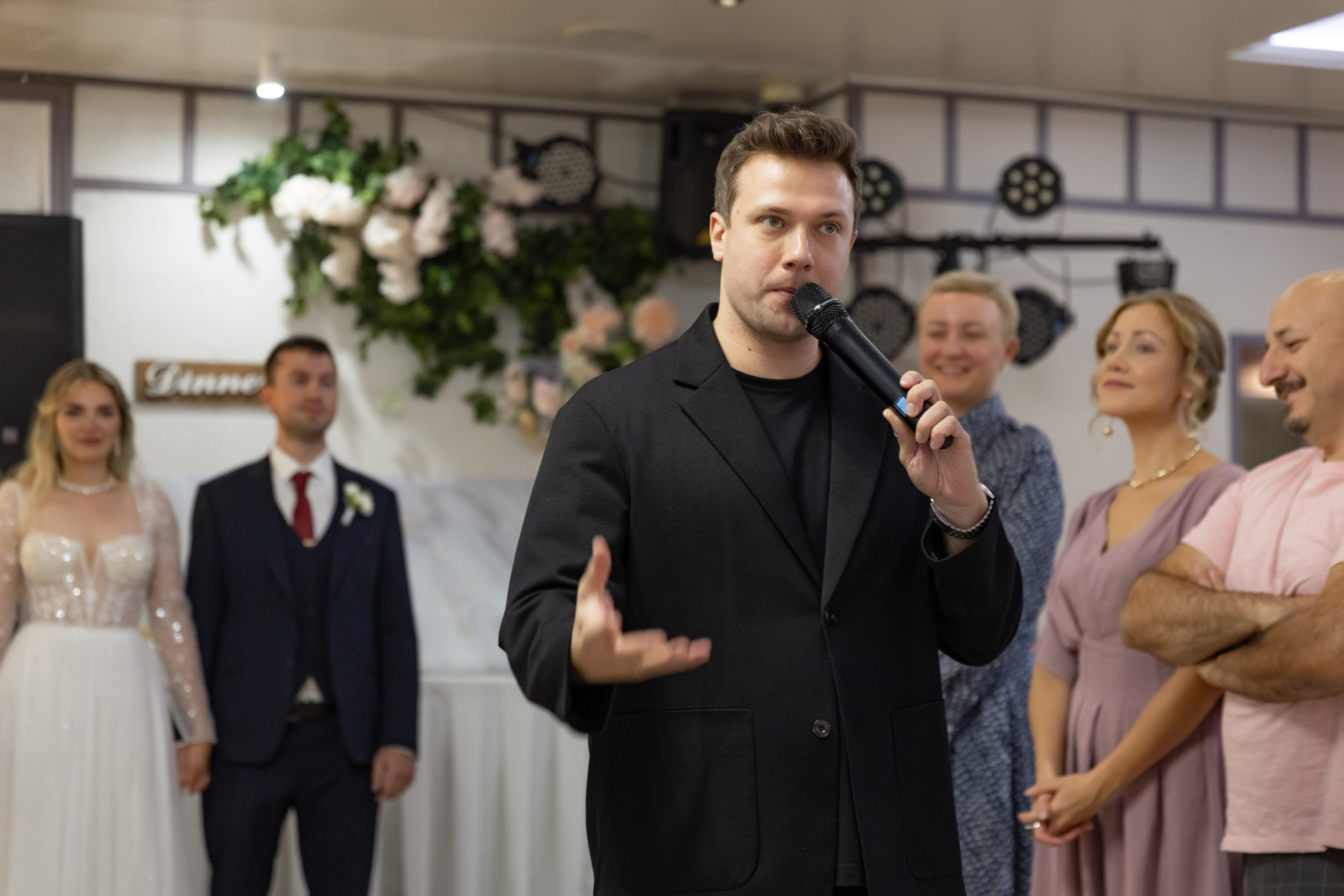 Ведущий на свадебном банкете