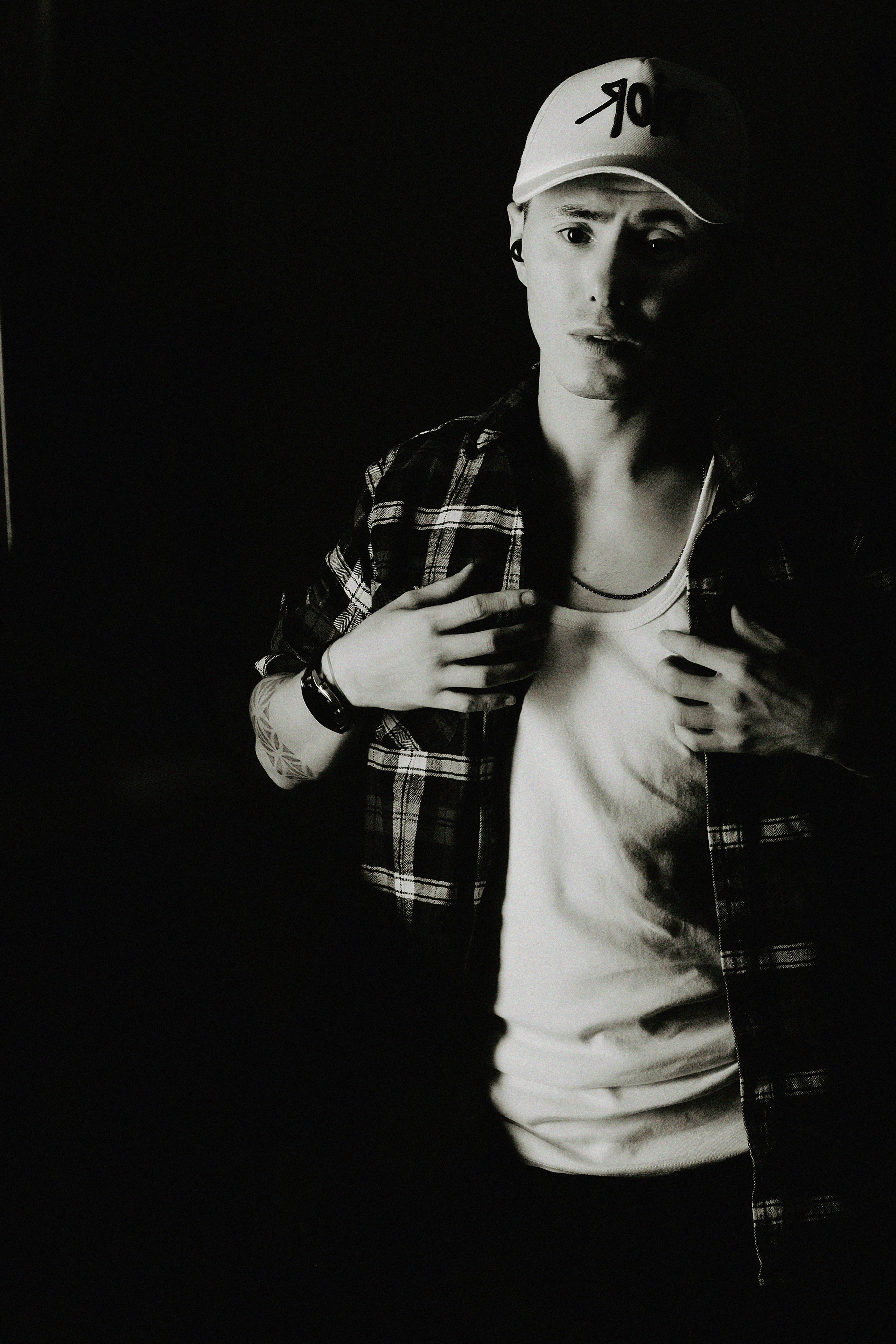 Фотосессия Нуртазы в фотостудии Пространство. Свадебный, семейный и портретный фотограф в Алматы, Костанай