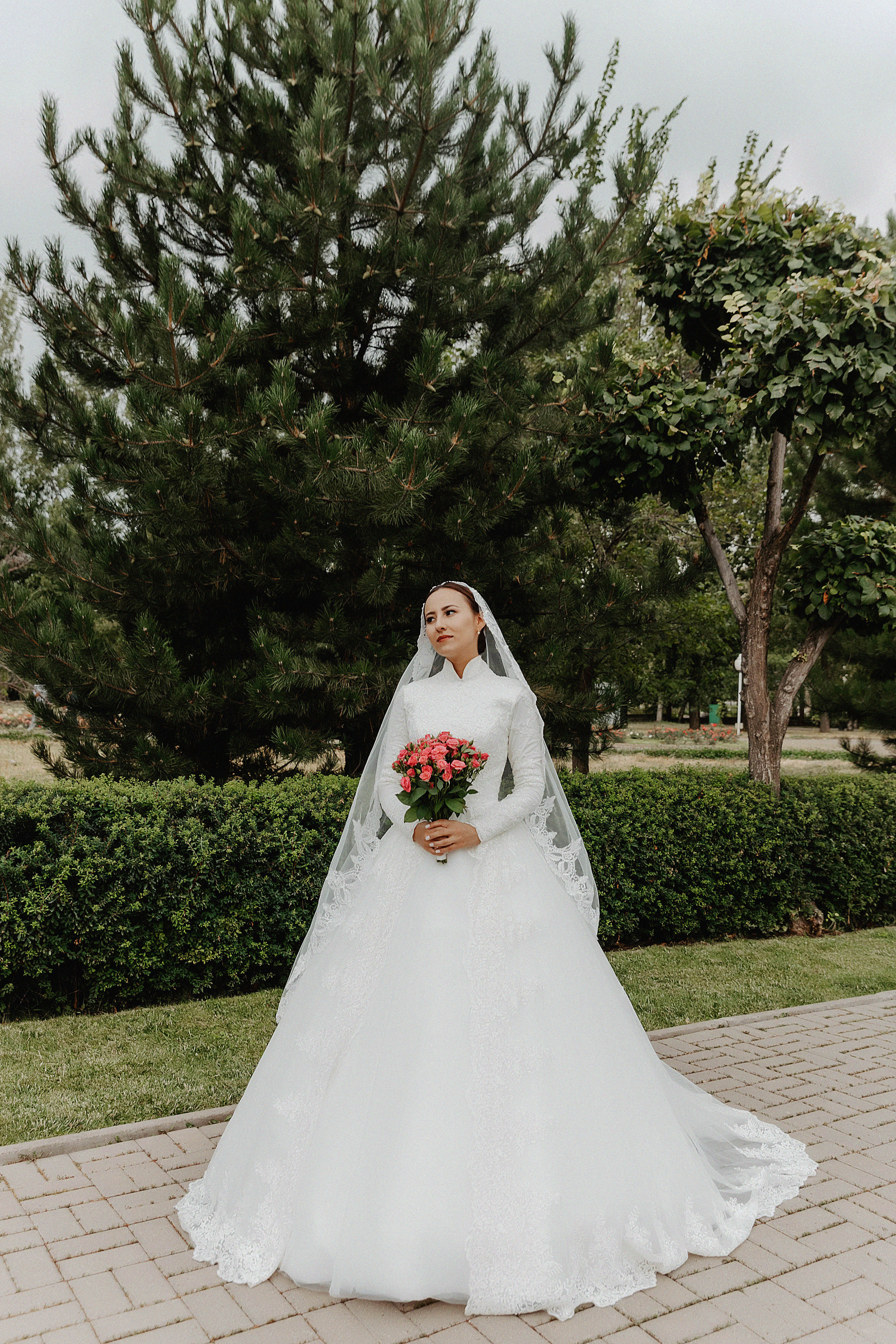 Свадебная фотосессия для Жандоса и Алии в парке Первого Президента. Свадебный, семейный и портретный фотограф в Алматы, Костанай