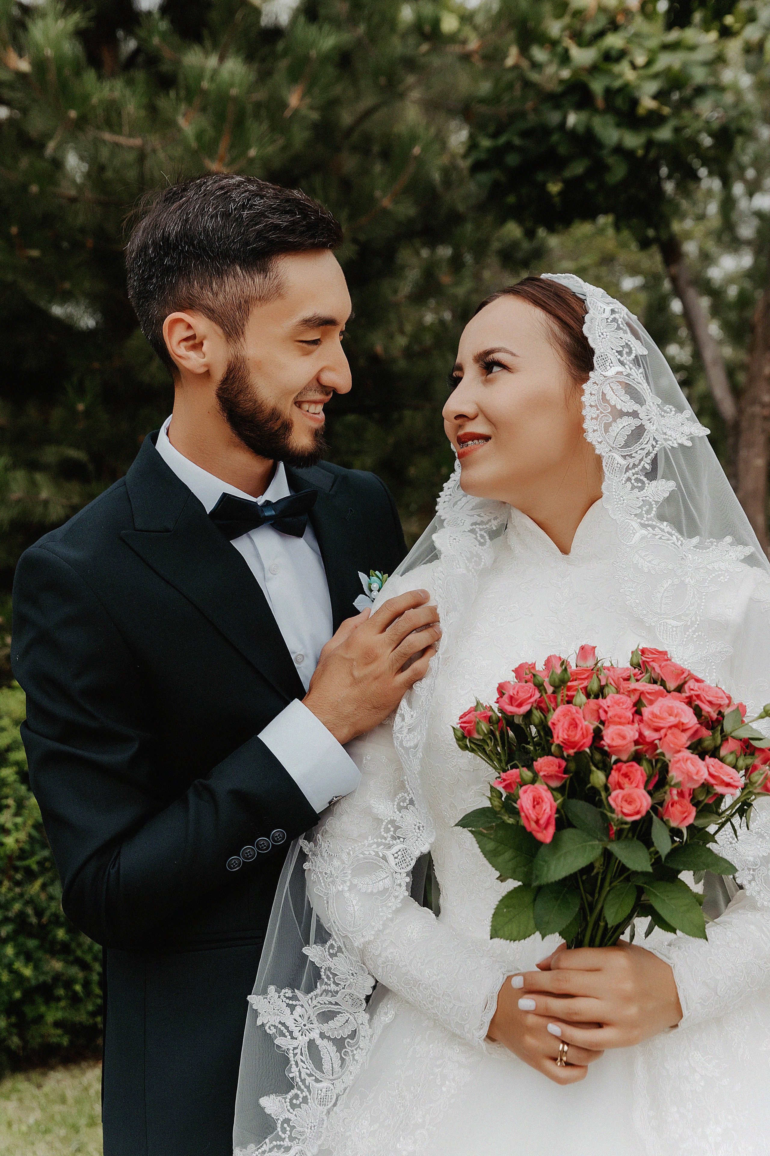 Свадебная фотосессия для Жандоса и Алии в парке Первого Президента. Свадебный, семейный и портретный фотограф в Алматы, Костанай