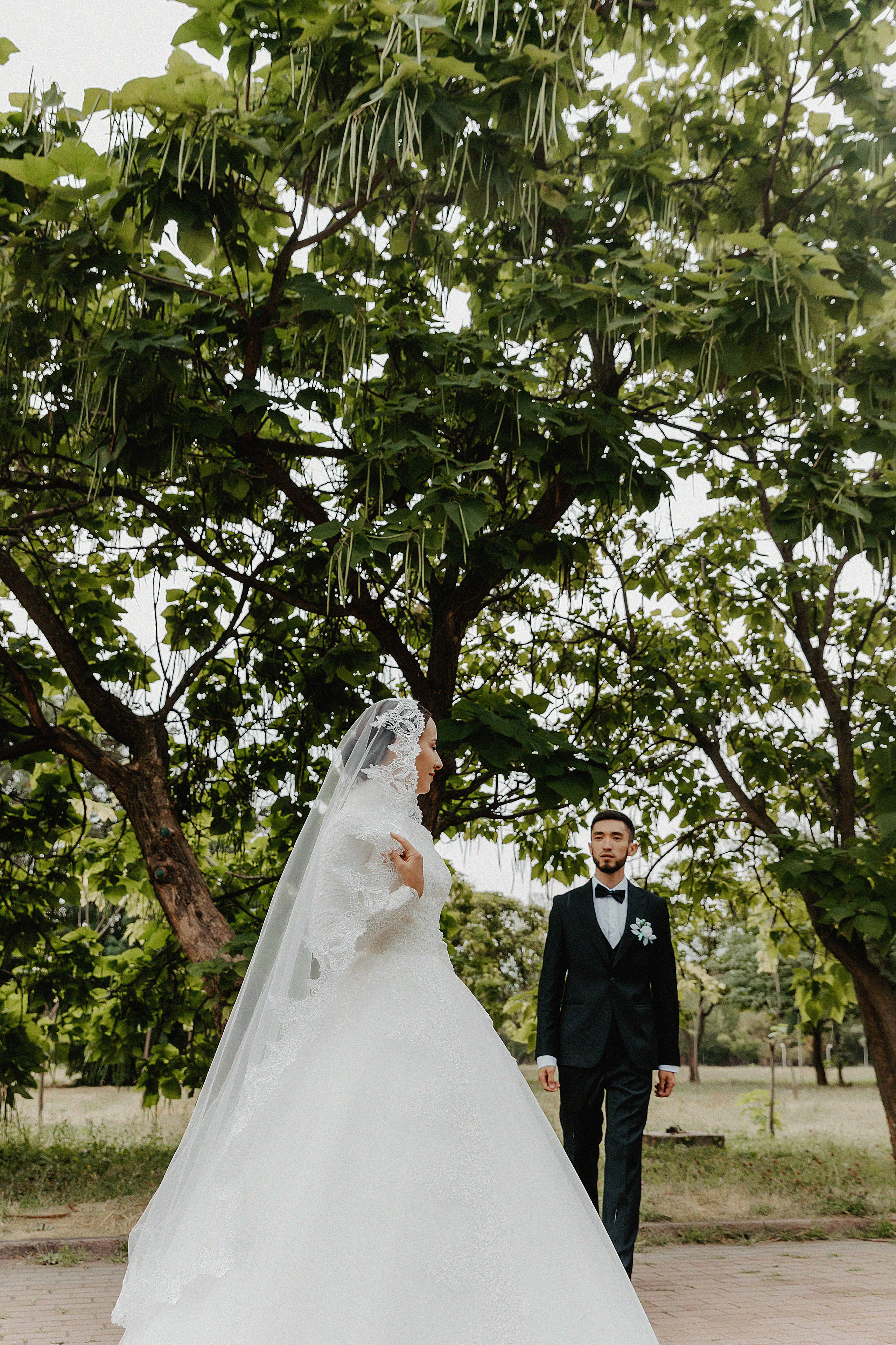 Свадебная фотосессия для Жандоса и Алии в парке Первого Президента. Свадебный, семейный и портретный фотограф в Алматы, Костанай