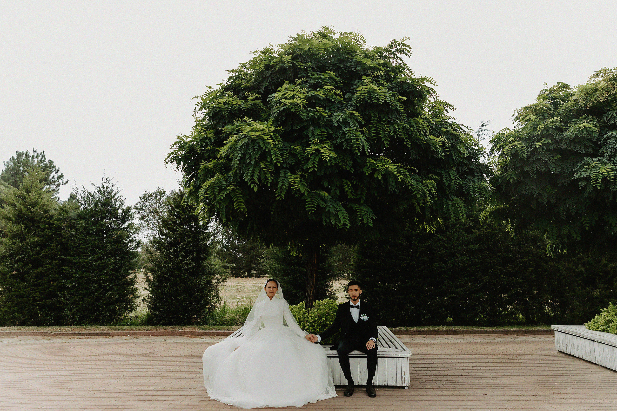 Свадебная фотосессия для Жандоса и Алии в парке Первого Президента. Свадебный, семейный и портретный фотограф в Алматы, Костанай