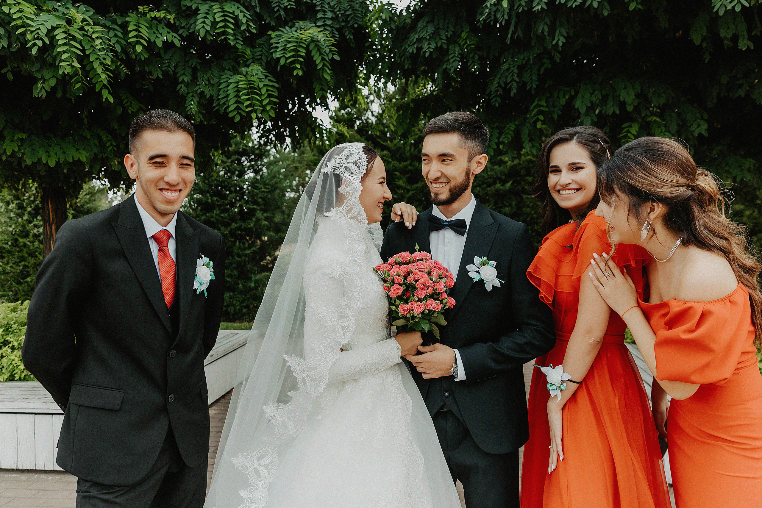 Свадебная фотосессия для Жандоса и Алии в парке Первого Президента. Свадебный, семейный и портретный фотограф в Алматы, Костанай