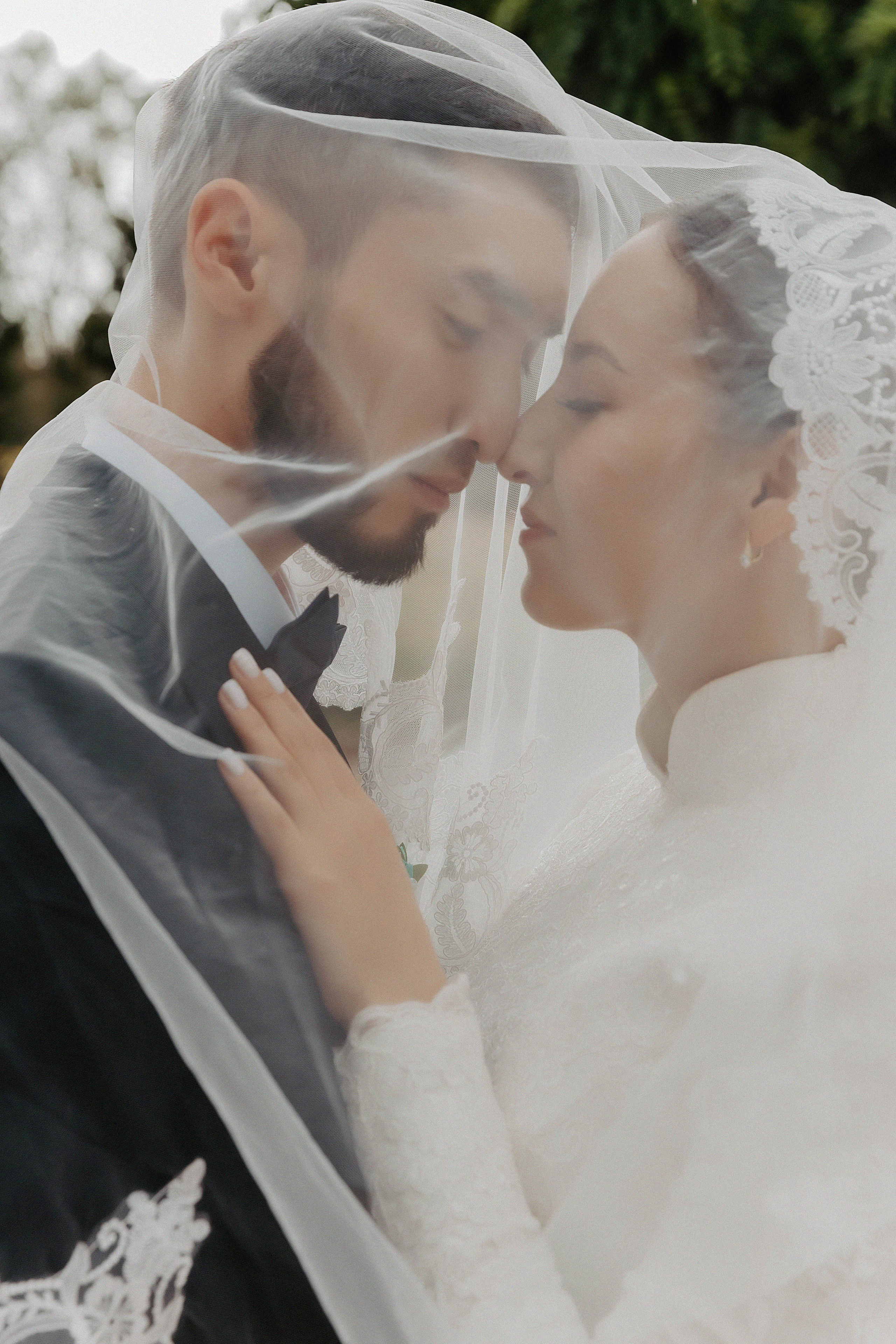 Свадебная фотосессия для Жандоса и Алии в парке Первого Президента. Свадебный, семейный и портретный фотограф в Алматы, Костанай