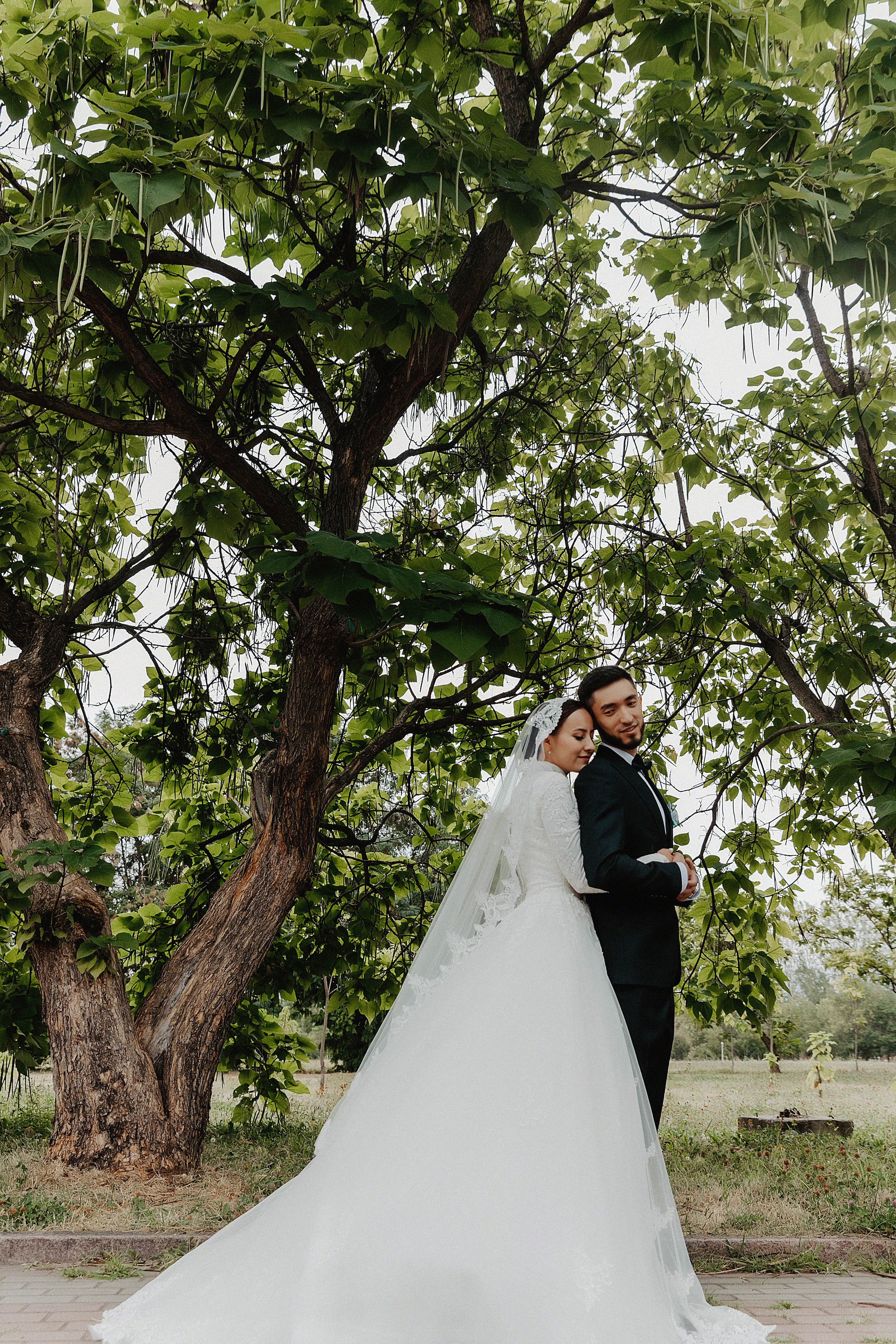 Свадебная фотосессия для Жандоса и Алии в парке Первого Президента. Свадебный, семейный и портретный фотограф в Алматы, Костанай