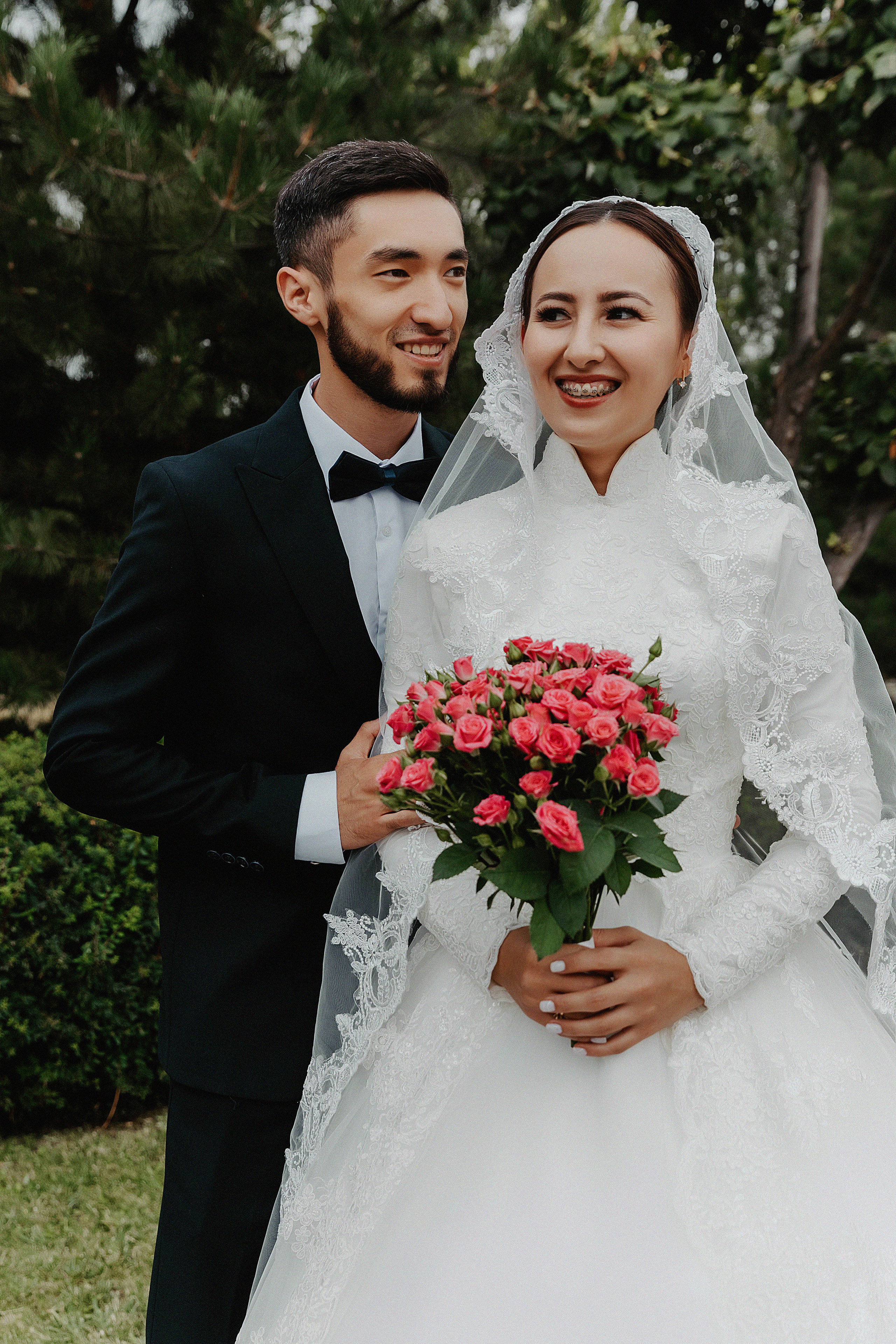 Свадебная фотосессия для Жандоса и Алии в парке Первого Президента. Свадебный, семейный и портретный фотограф в Алматы, Костанай