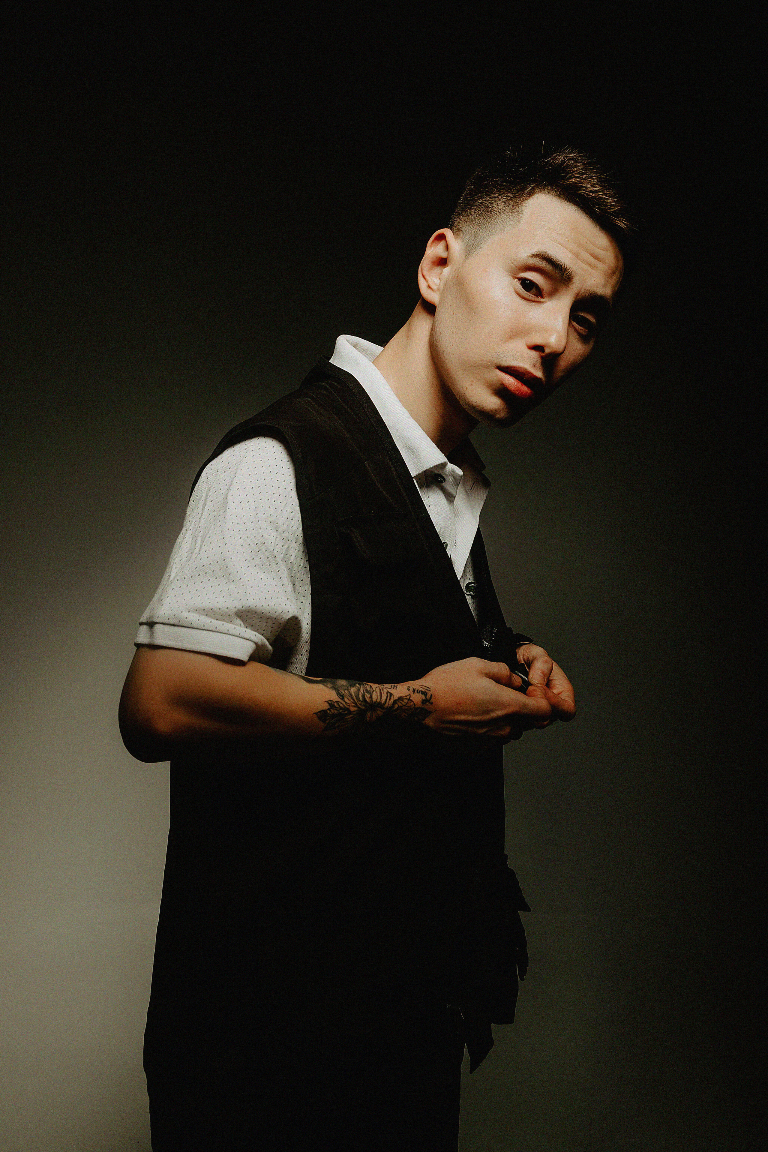 Фотосессия Нуртазы в фотостудии Пространство. Свадебный, семейный и портретный фотограф в Алматы, Костанай