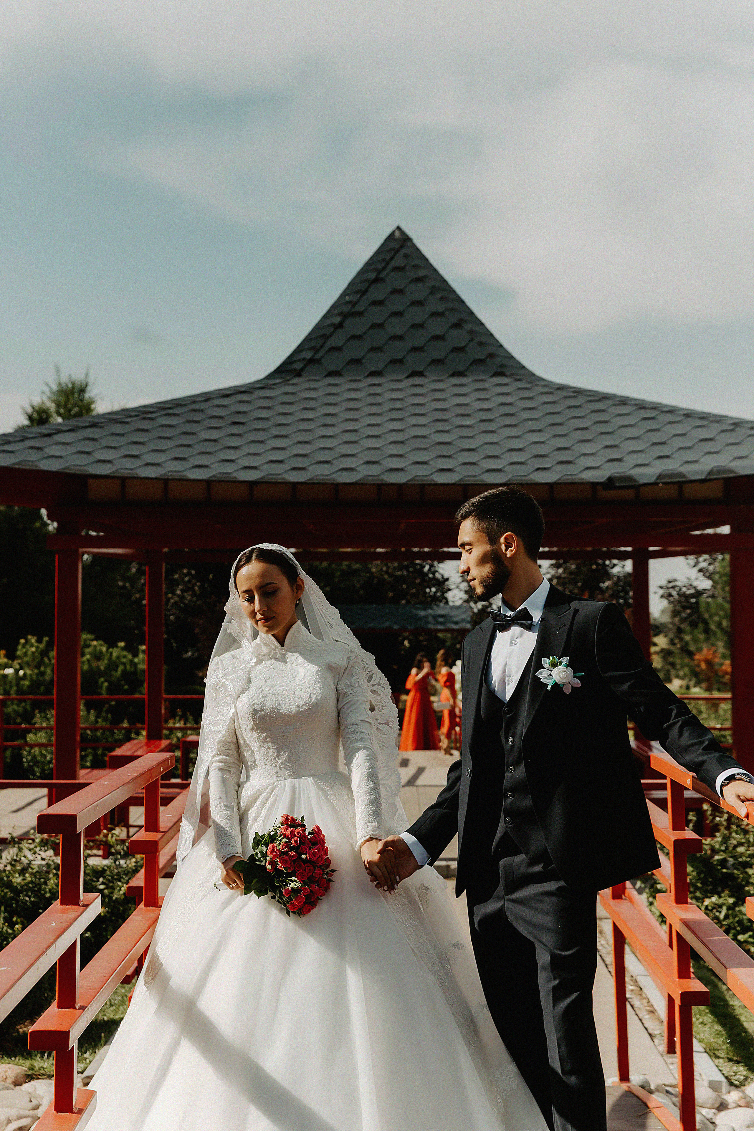 Свадебная фотосессия для Жандоса и Алии в парке Первого Президента. Свадебный, семейный и портретный фотограф в Алматы, Костанай