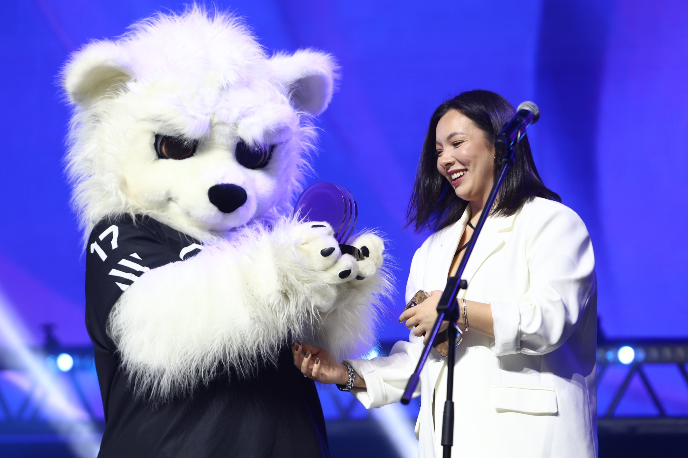 Алексей Потрехалов. Маскот хоккейного клуба «Трактор». Репортажный фотограф Наталья Лапцевич