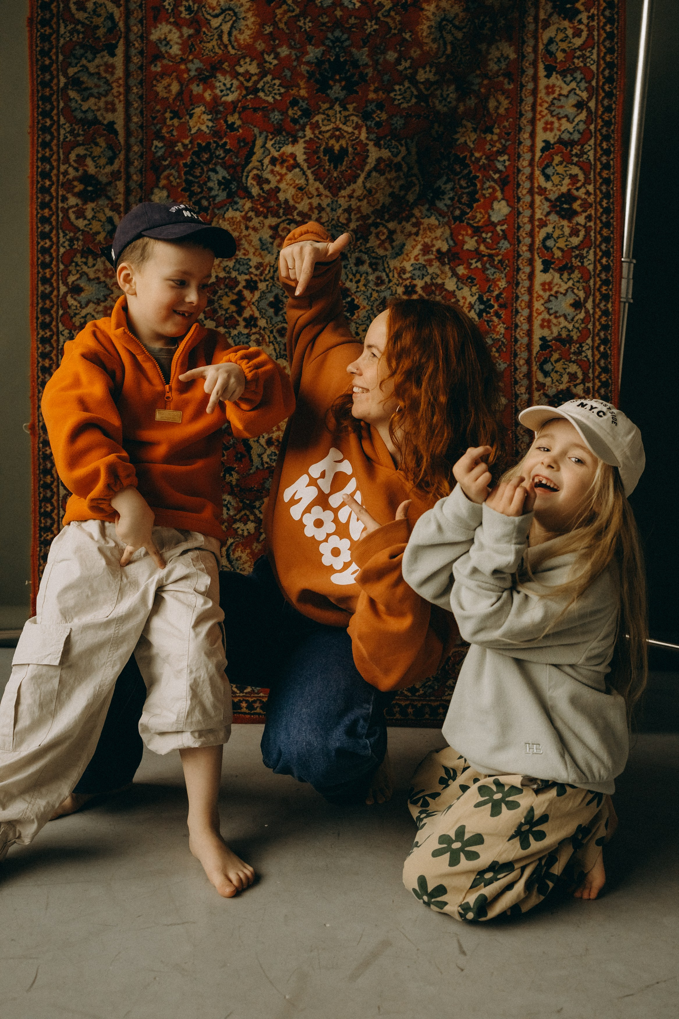 Алина, Юля, Леша. Главная