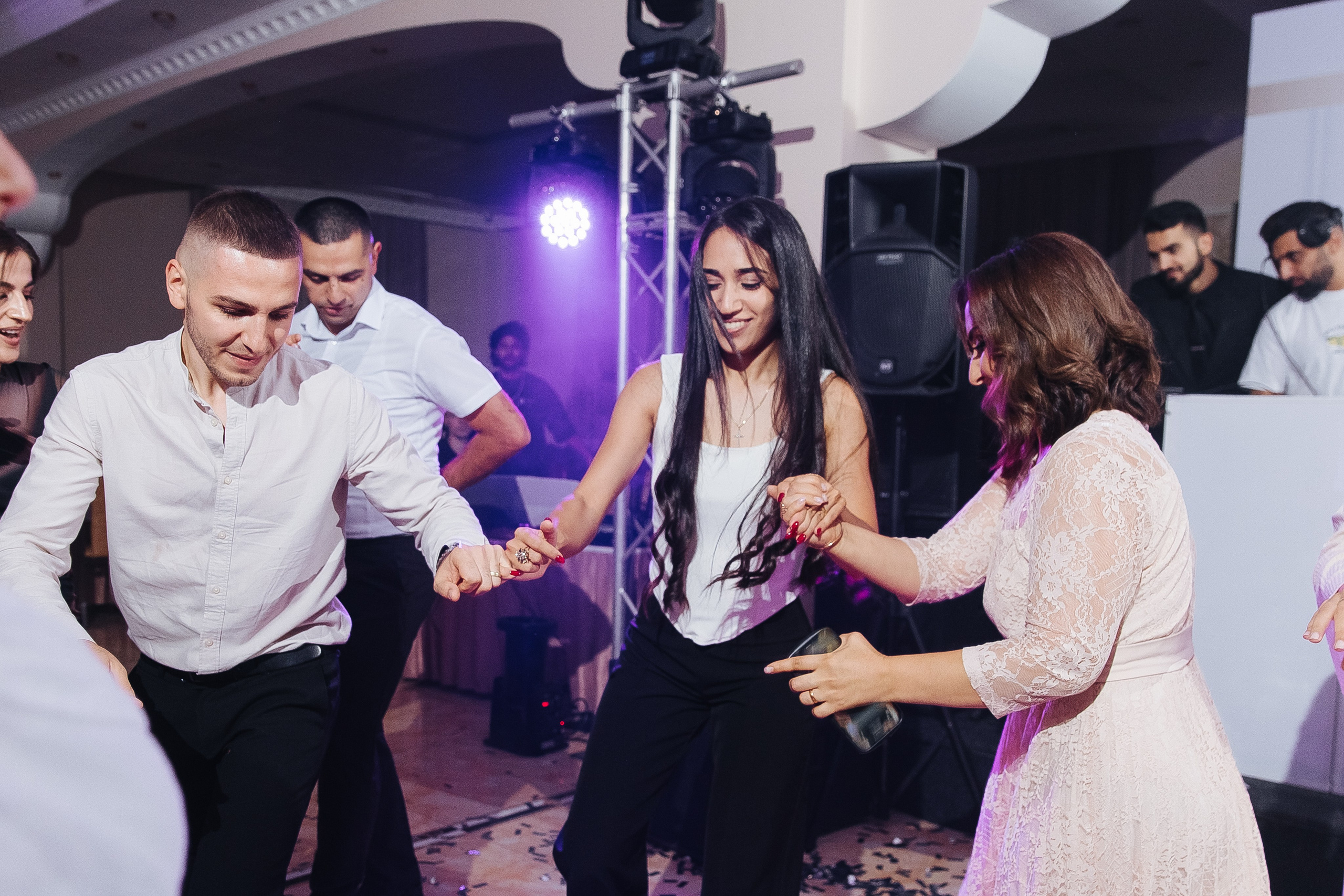 Ани и Назели. 35&5 День рождения, «Янтарь». Фотограф в Красноярске Надежда Воскресенская