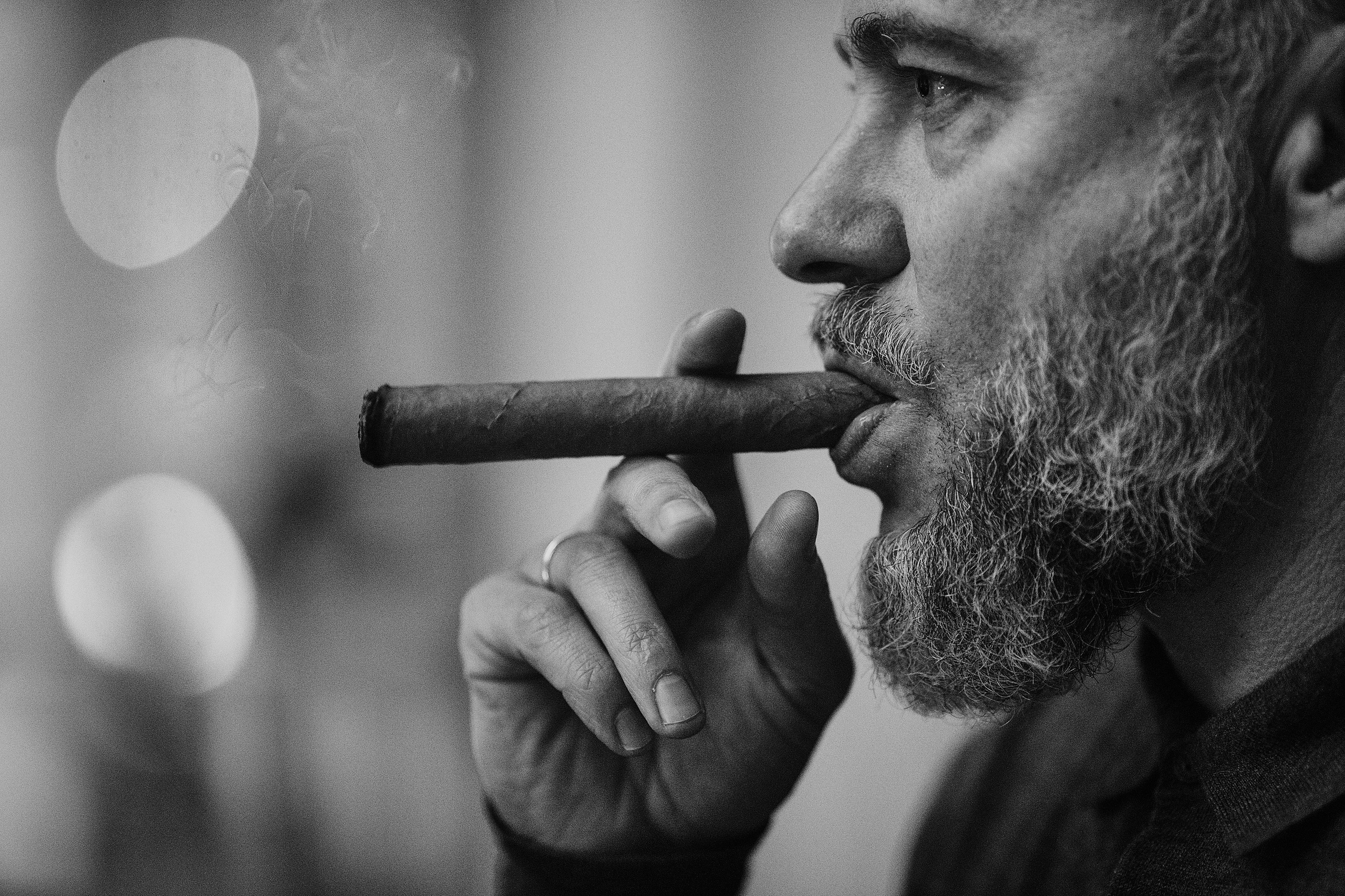 Сигарный клуб на Якиманке. Репортажный фотограф в Москве Константин Дерягин