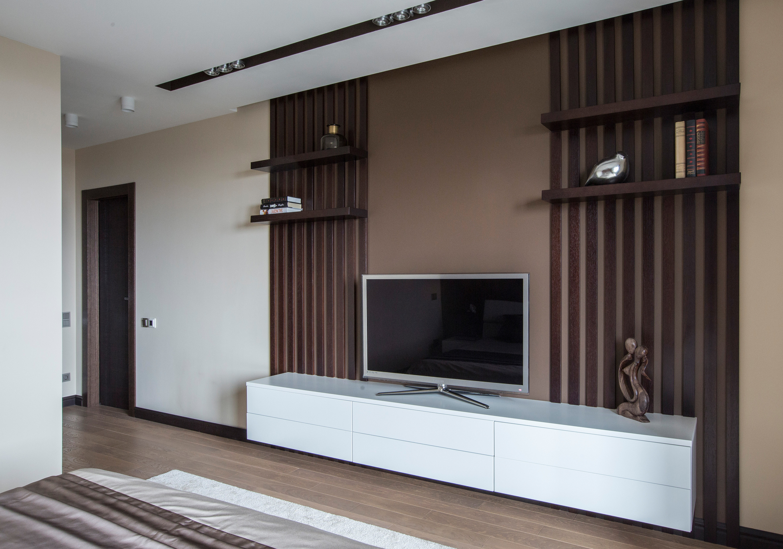 В портфолио вы можете увидеть фото исключительно наших работ. Мебель на заказ по индивидуальным проектам