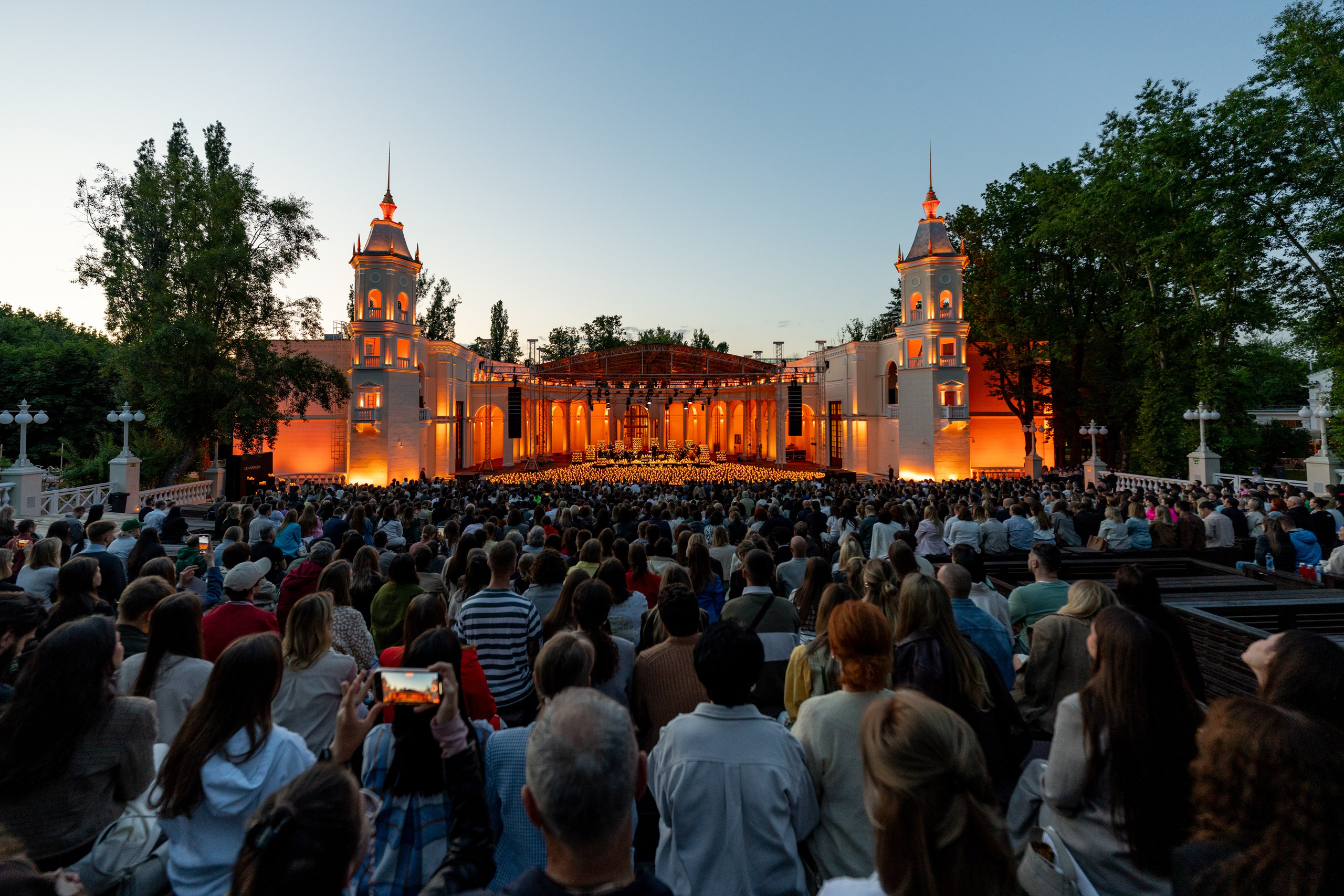 Симфонический оркестр Lumisfera при свечах. Фотограф Никита Комаров