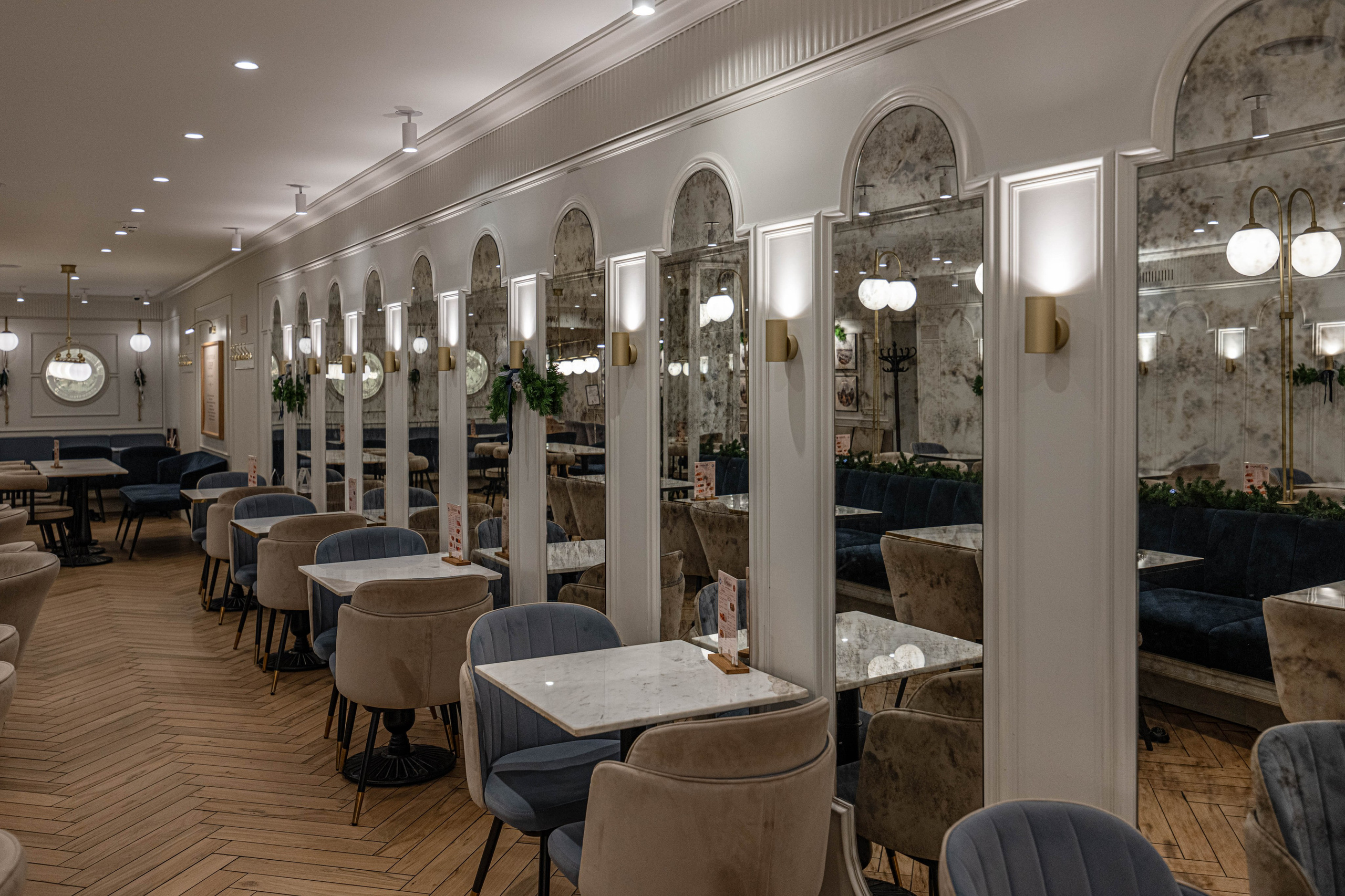 Фотосъемка освещения Maytoni в кафе Север. Интерьерный и репортажный фотограф в Санкт-Петербурге