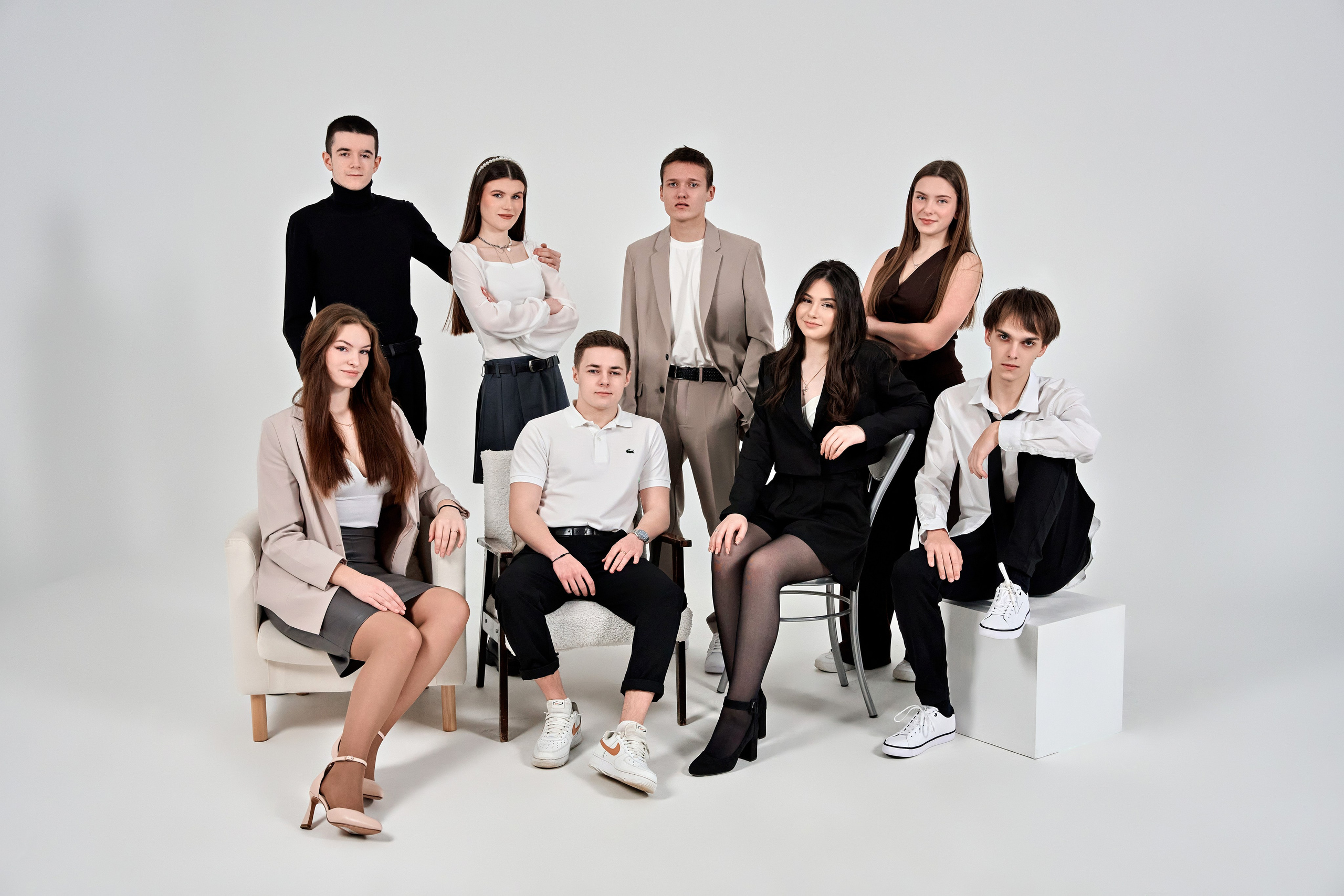 Выпускные альбомы для 9-11 классов. Фотосъёмка в студии. Калуга. Фотограф Меняйло Евгений. Свадьба. Портрет. Репортаж. Семья. Контент