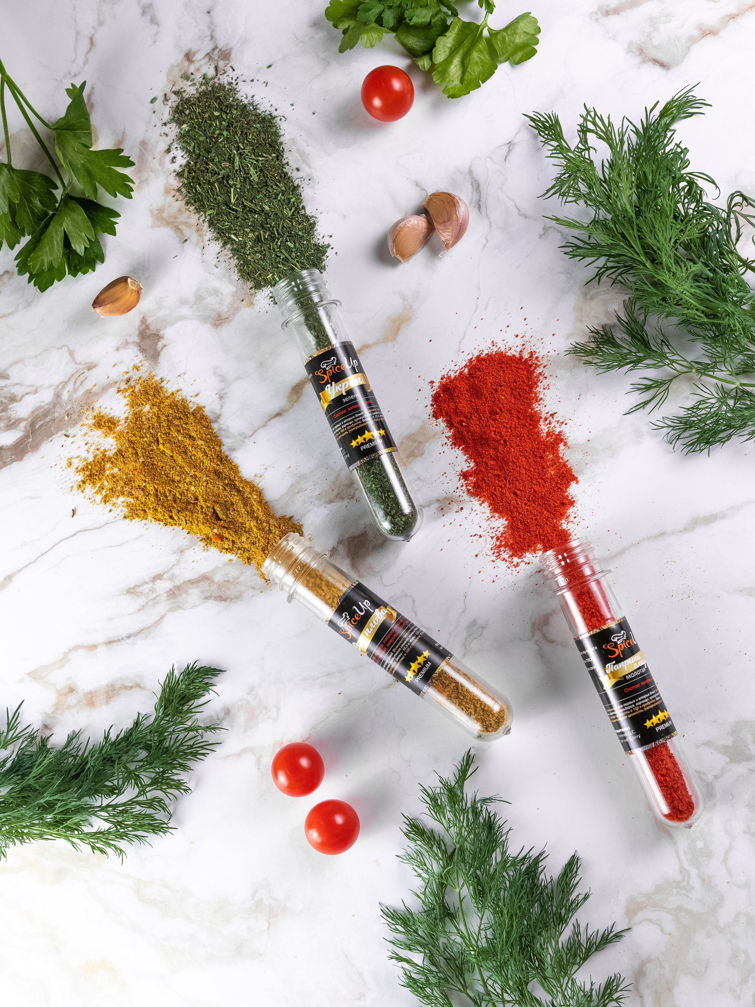 Flatlay съемка специй для вайлдберис на светлом фоне