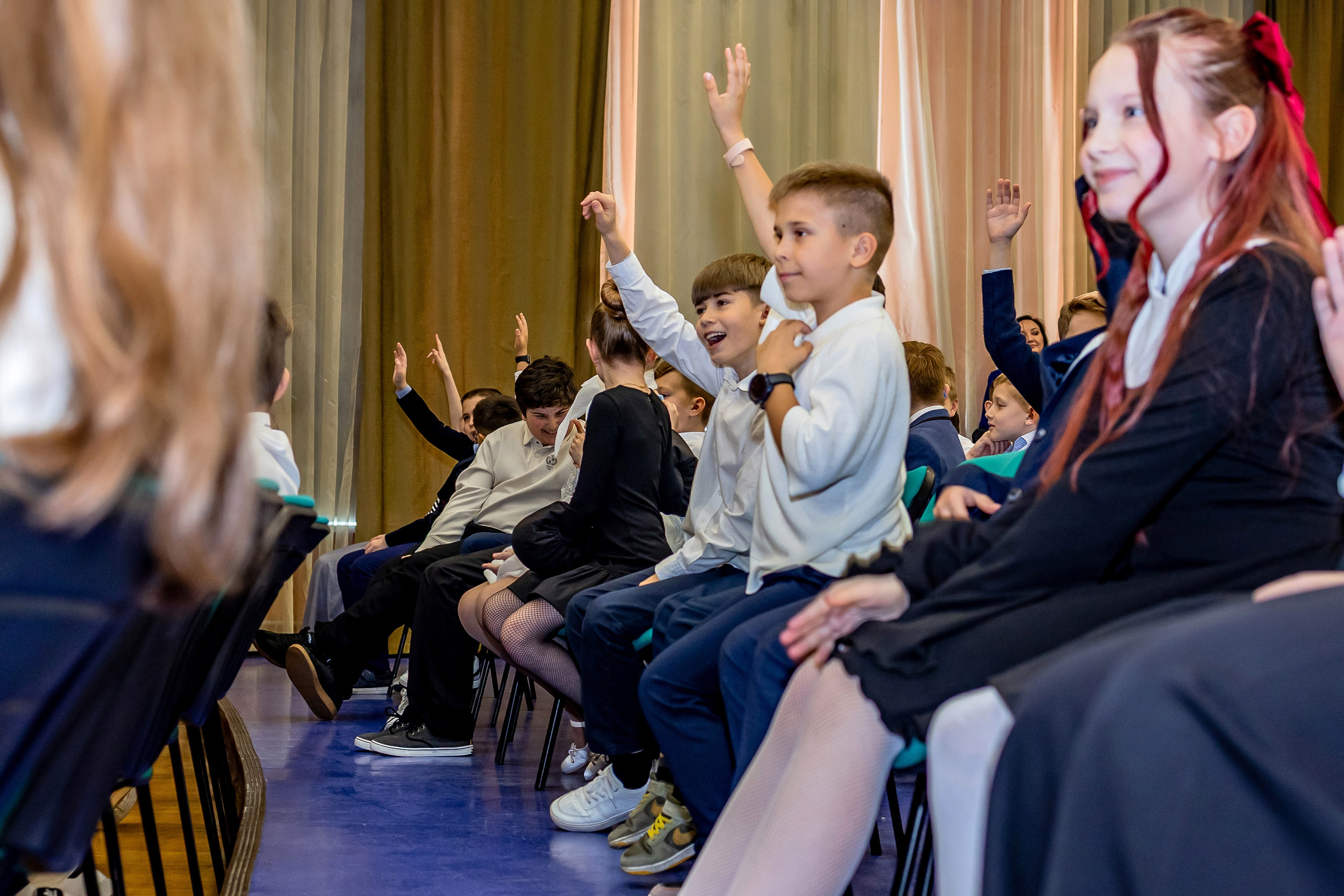 Выпускной праздник в начальной школе. Фотограф и видеограф Москва. Свадебный фотограф, видеограф. Выпускные альбомы. Оживающие альбомы