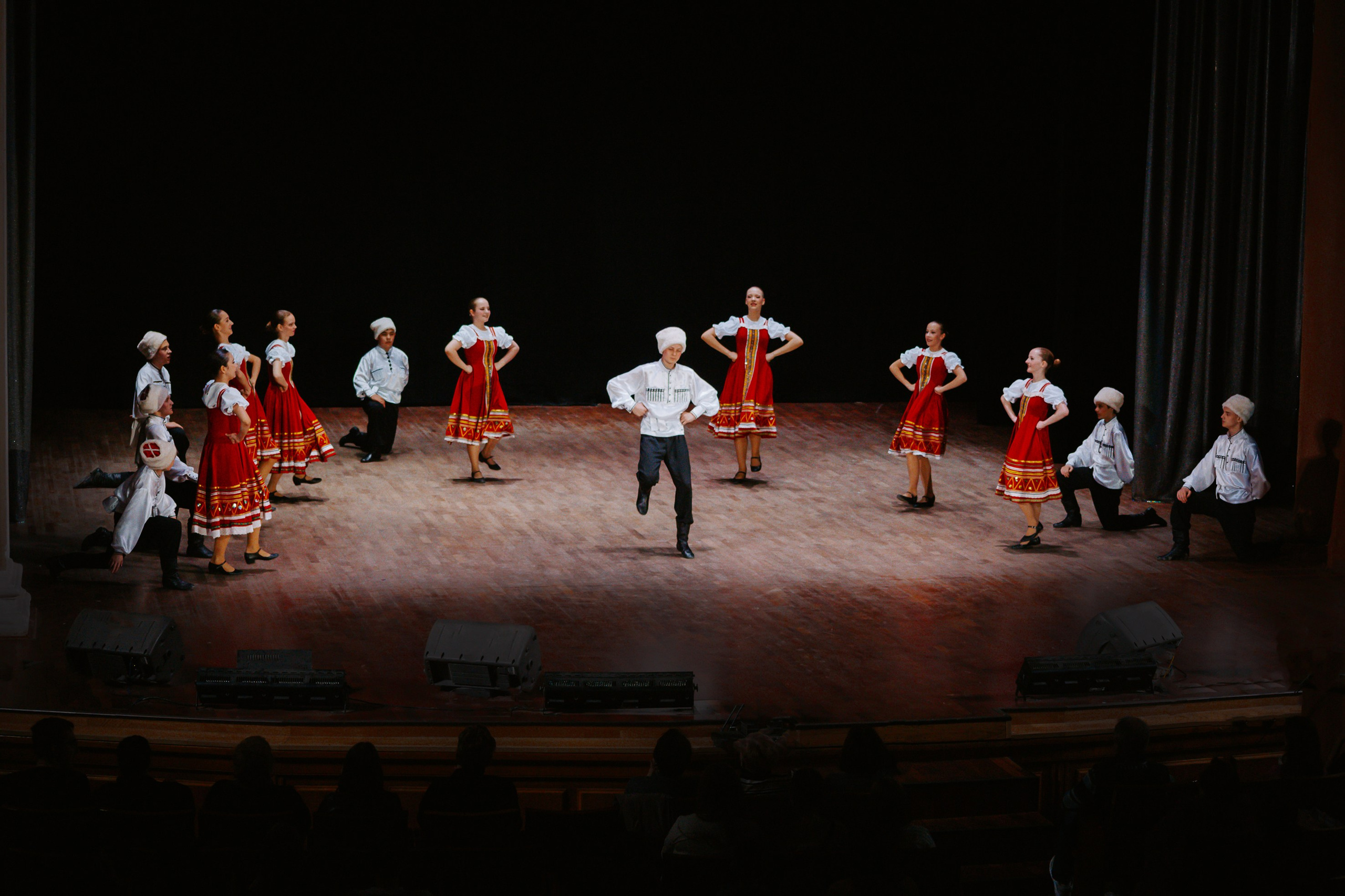 «Уральский сувенир». Концерт танцевальной студии. Фотограф в Челябинске Ополихина Анна