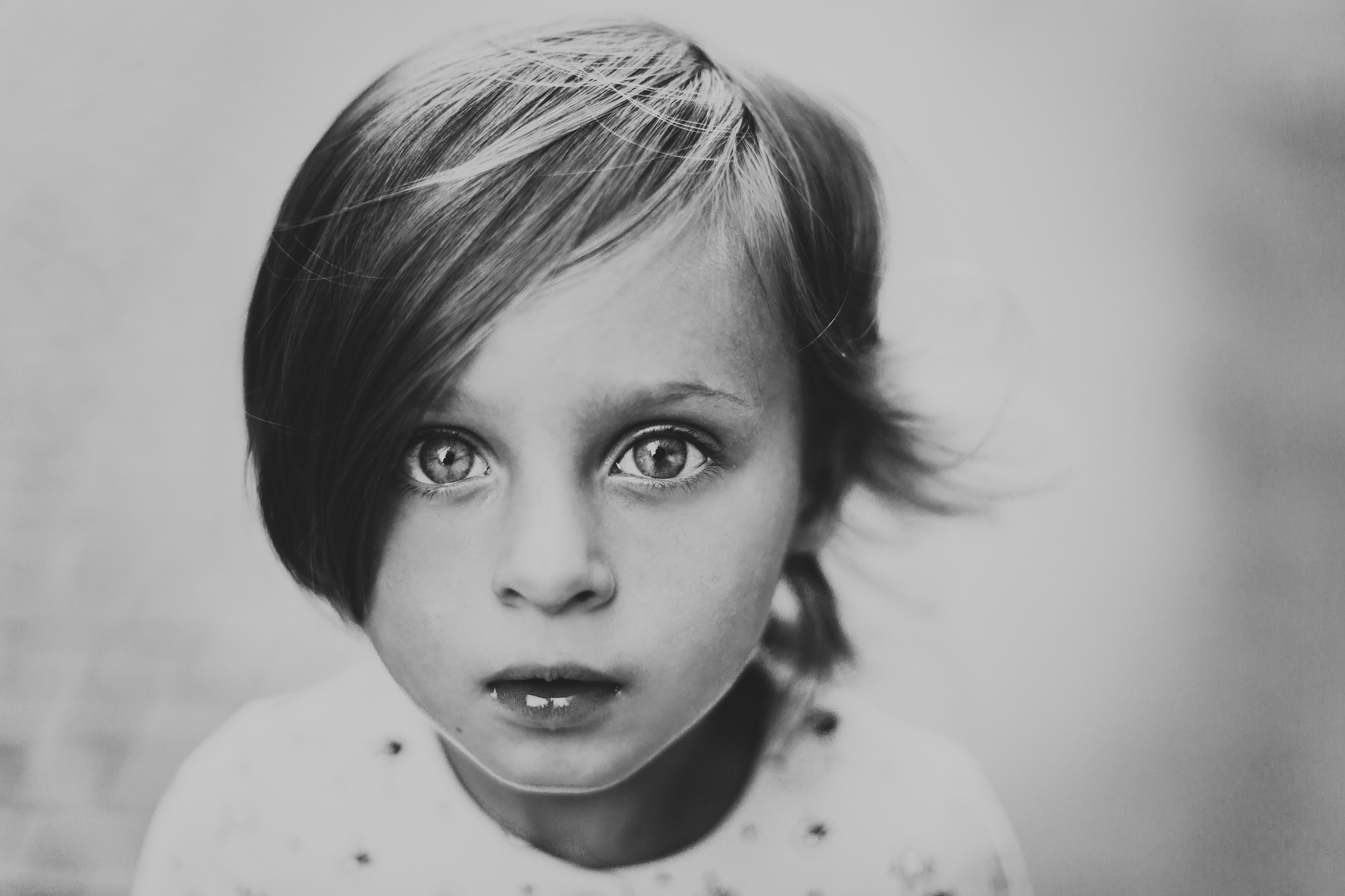 Фотосессия маленькой девочки во дворах и парадных Васильевского о-ва. Детский, свадебный и семейный фотограф Юлия Курбатова, Санкт-Петербург