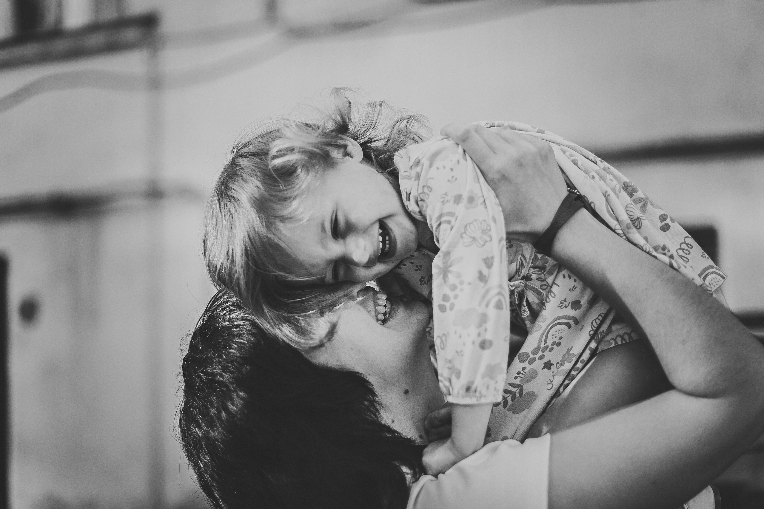 Фотосессия маленькой девочки во дворах и парадных Васильевского о-ва. Детский, свадебный и семейный фотограф Юлия Курбатова, Санкт-Петербург