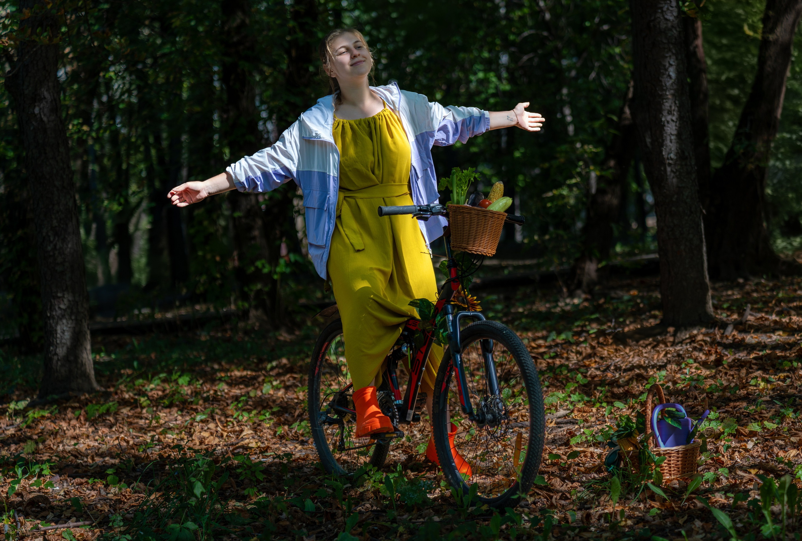 Стрит фотосессия в осеннем стиле с велосипедом для Ксю. Портретный фотограф в Москве Фарид Леонов