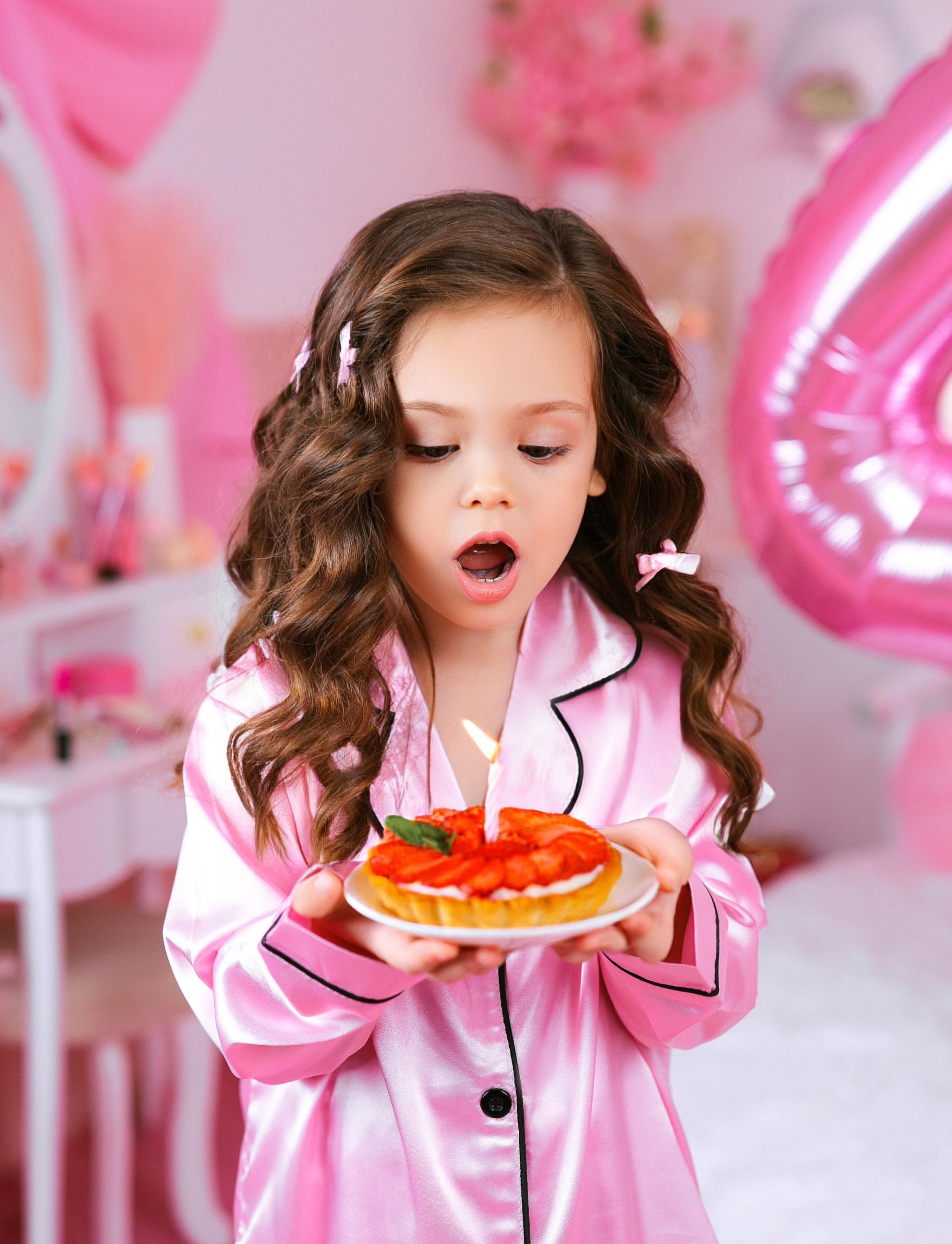 РОЗОВАЯ КОМНАТА