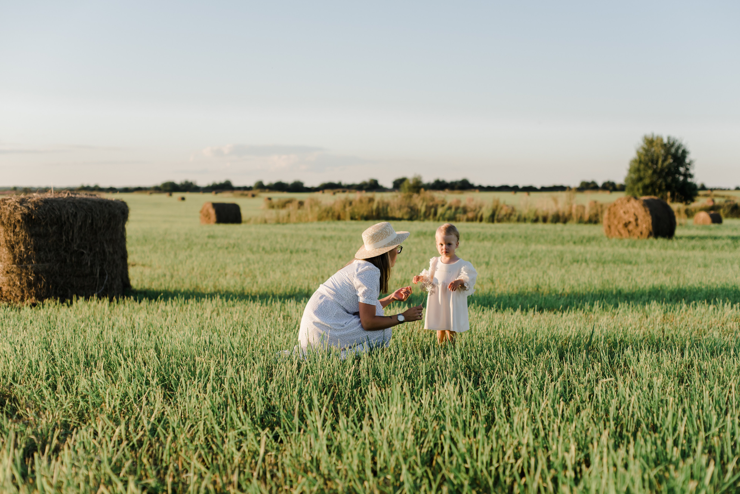 Семья в поле. Свадебный и семейный фотограф Евгения Кононова