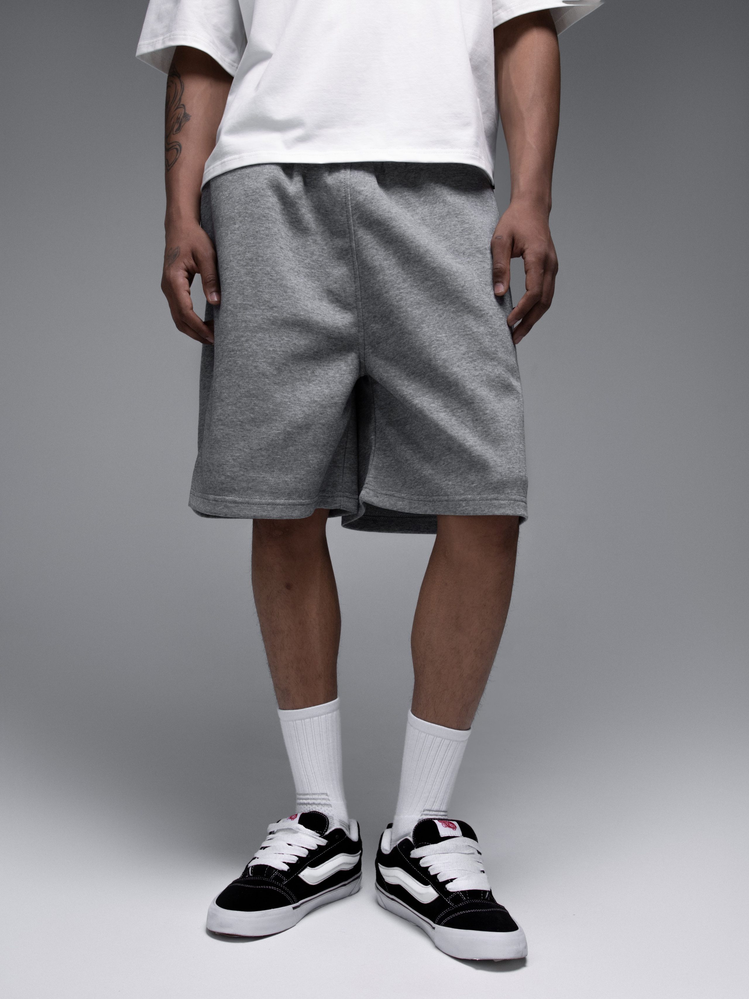 КАТАЛОГ | серый фон. RUNA production — стильные съемки для брендов