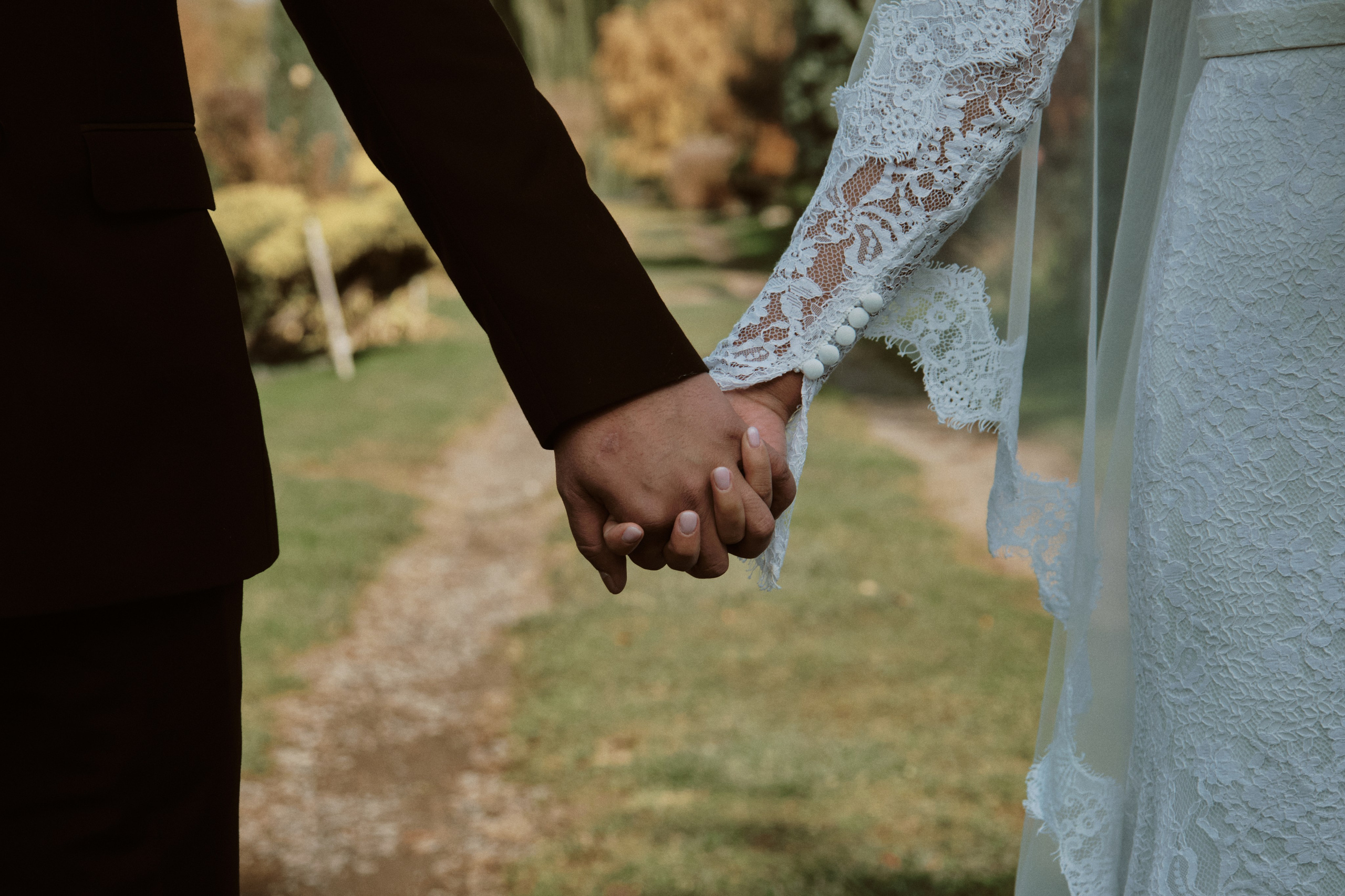 Садовая рапсодия свадебная фото прогулка в городе Алматы. Видеограф и Фотограф в Алматы и Астана