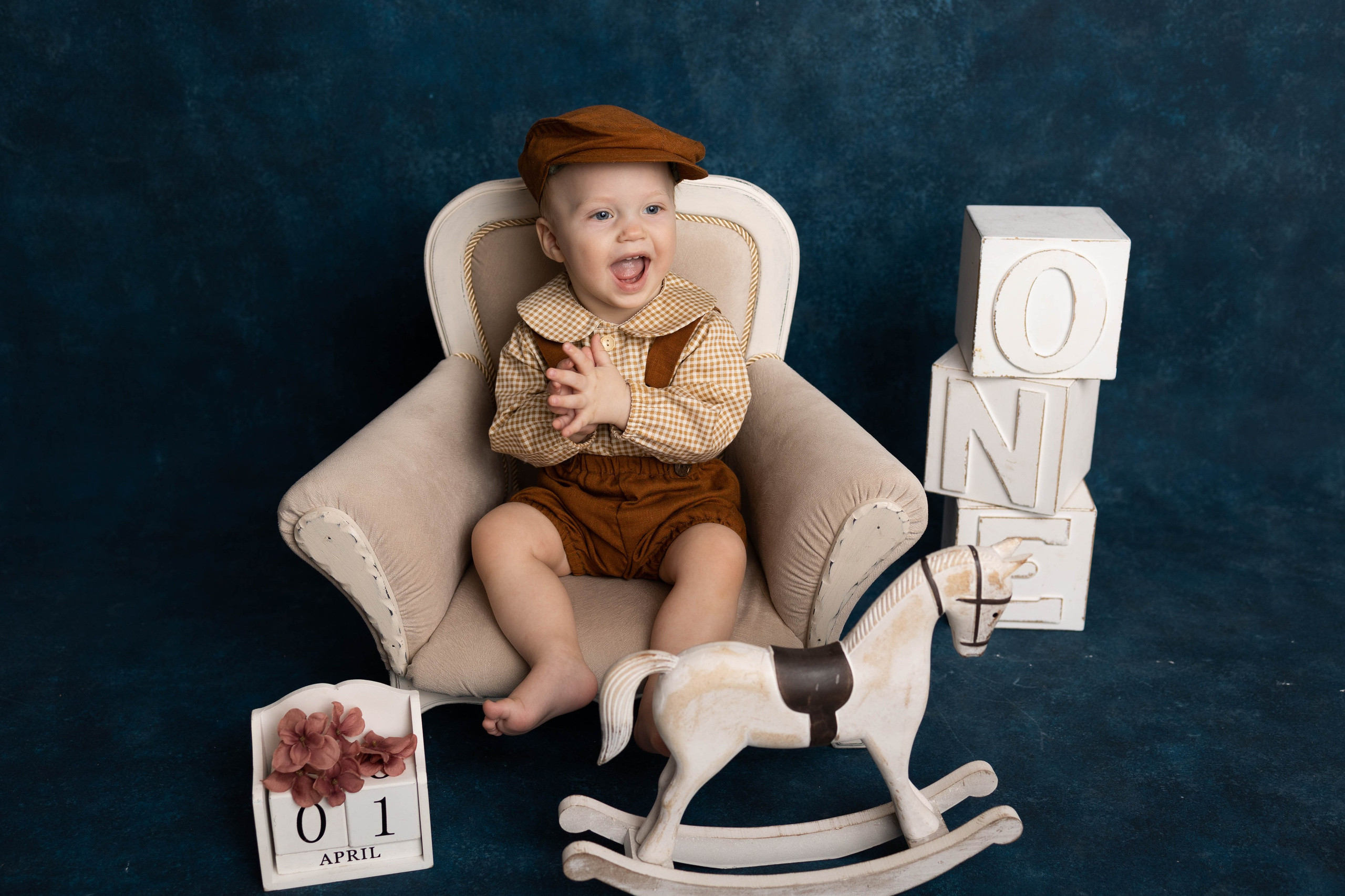 От 9 месяцев  - Фотограф новорожденных: магия детства в каждом снимке. Фотограф новорожденных: волшебные моменты первых дней жизни