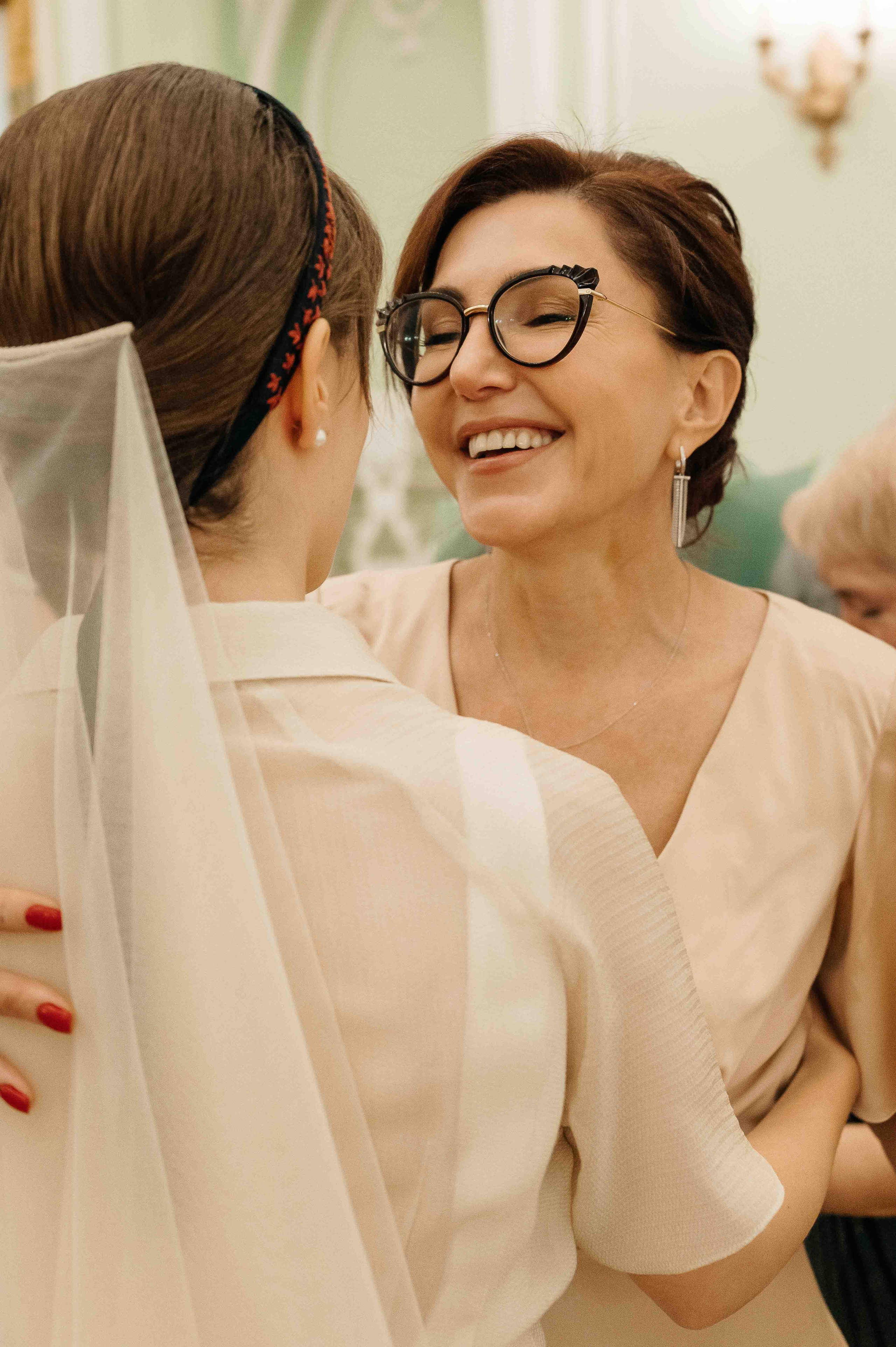 Утро невесты в гостинице. Свадебный и семейный фотограф в Котласе Никита Попов