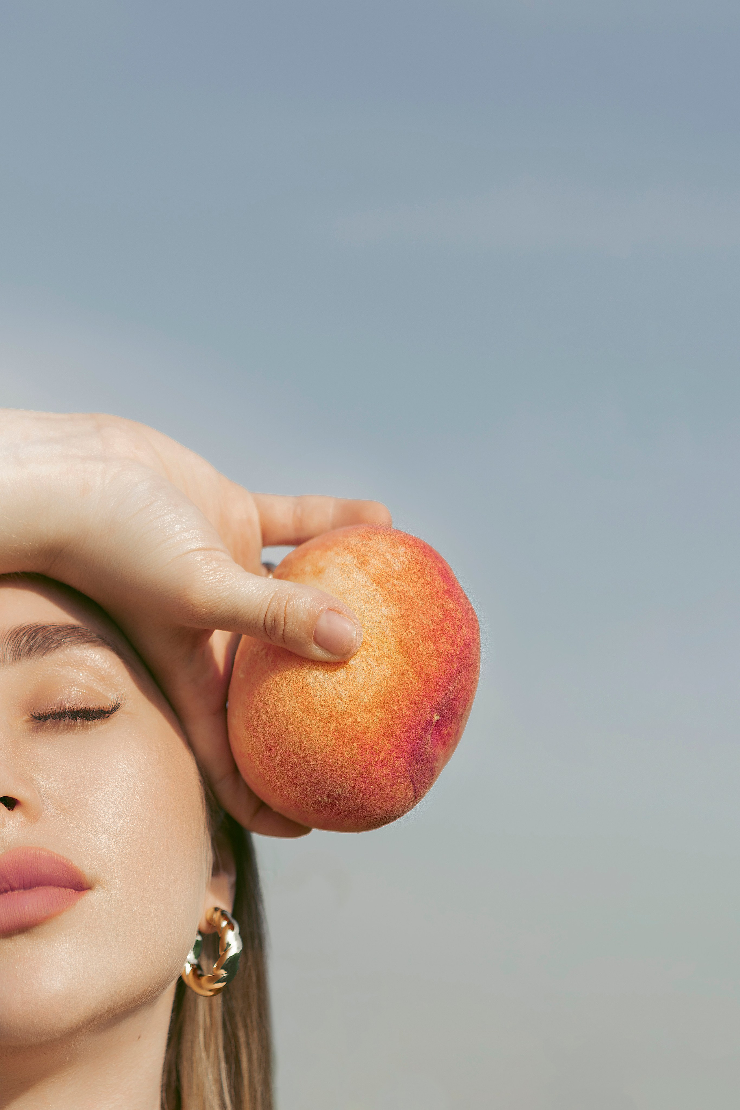 Надя и персики. Фотограф Лесозаводск/Хабаровск