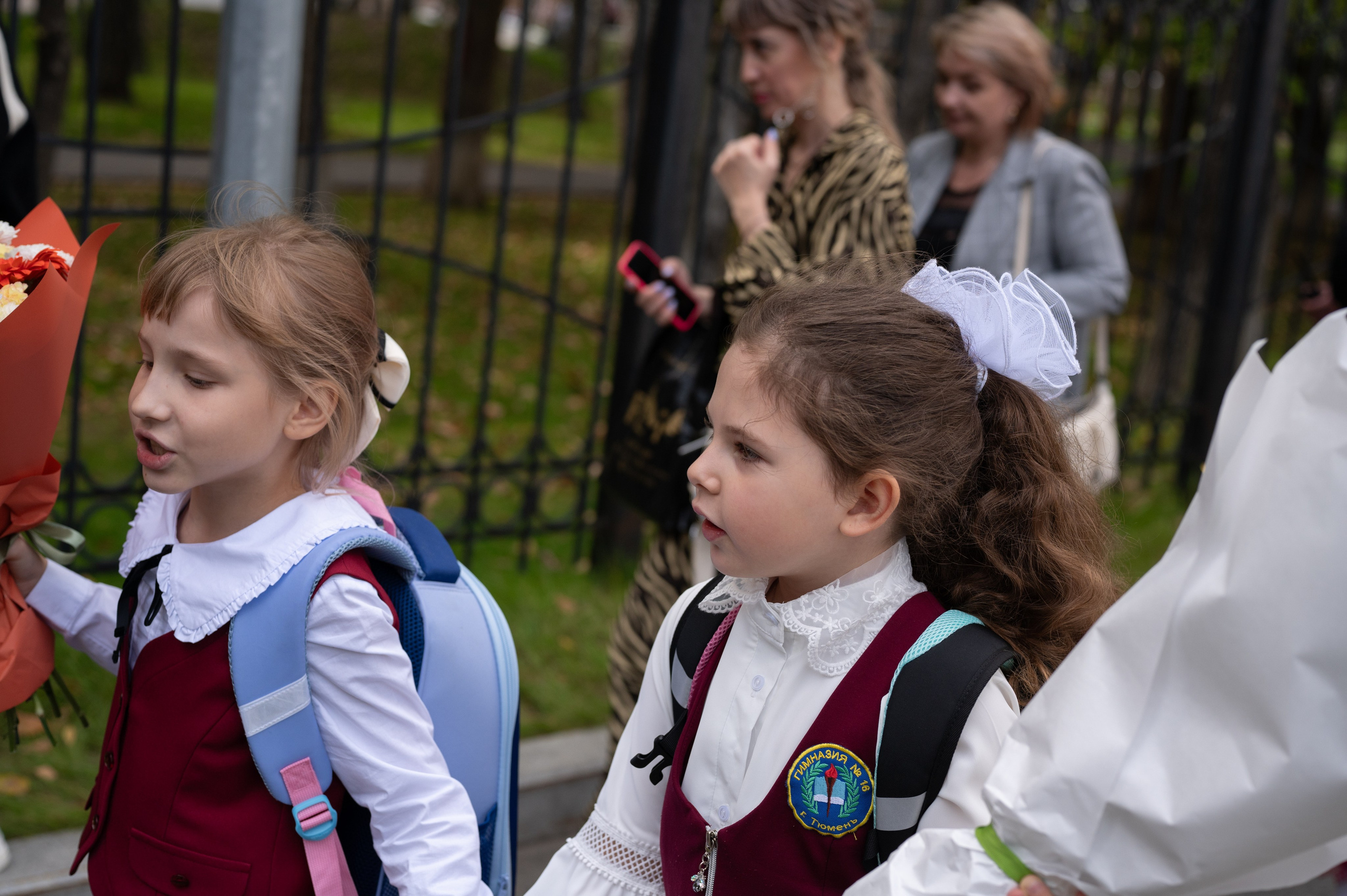 1 сентября 16 гимназия 2 класс (линейка + в классе+ на улице). Фотограф новорожденных, семейный детский в Тюмени Татьяна Морозова
