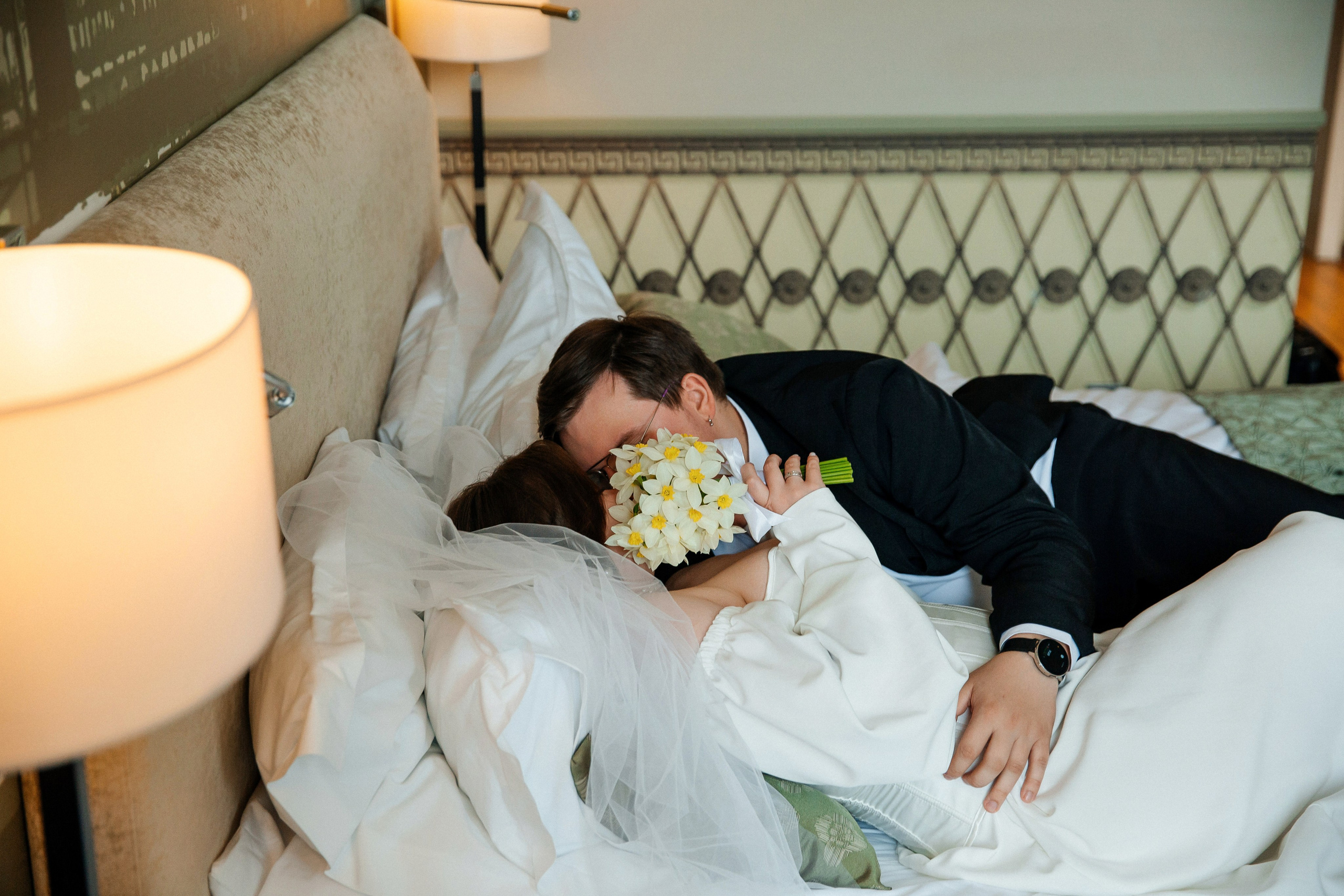 Съемка в отеле и регистрация прохладным майским днем. Свадебный фотограф в Санкт-Петербурге Вика Стукачева