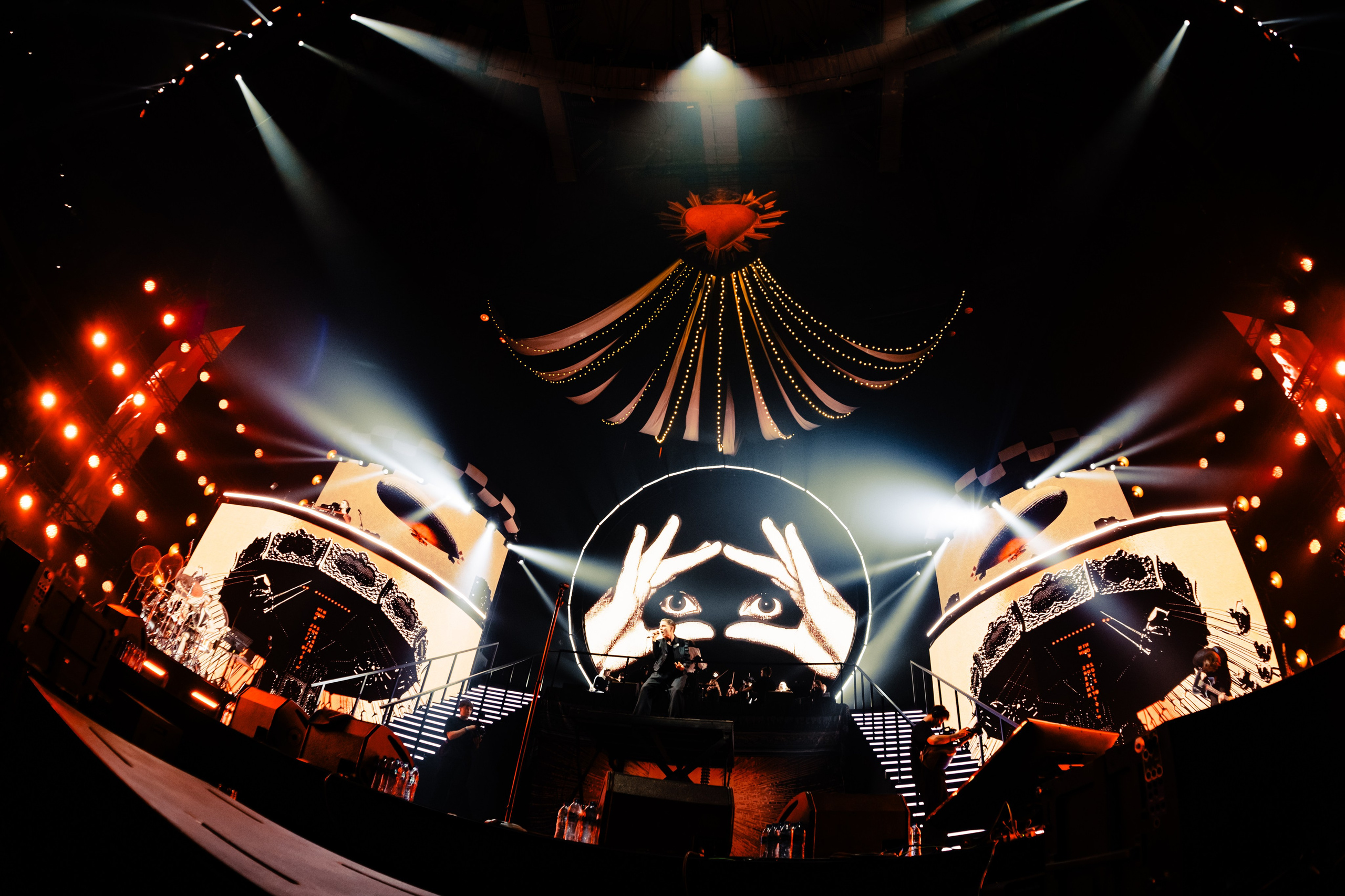 ВАНЯ ДМИТРИЕНКО В МЕГАСПОРТЕ 07.11.25. Концертный и репортажный фотограф в Москве и Санкт-Петербурге Мария