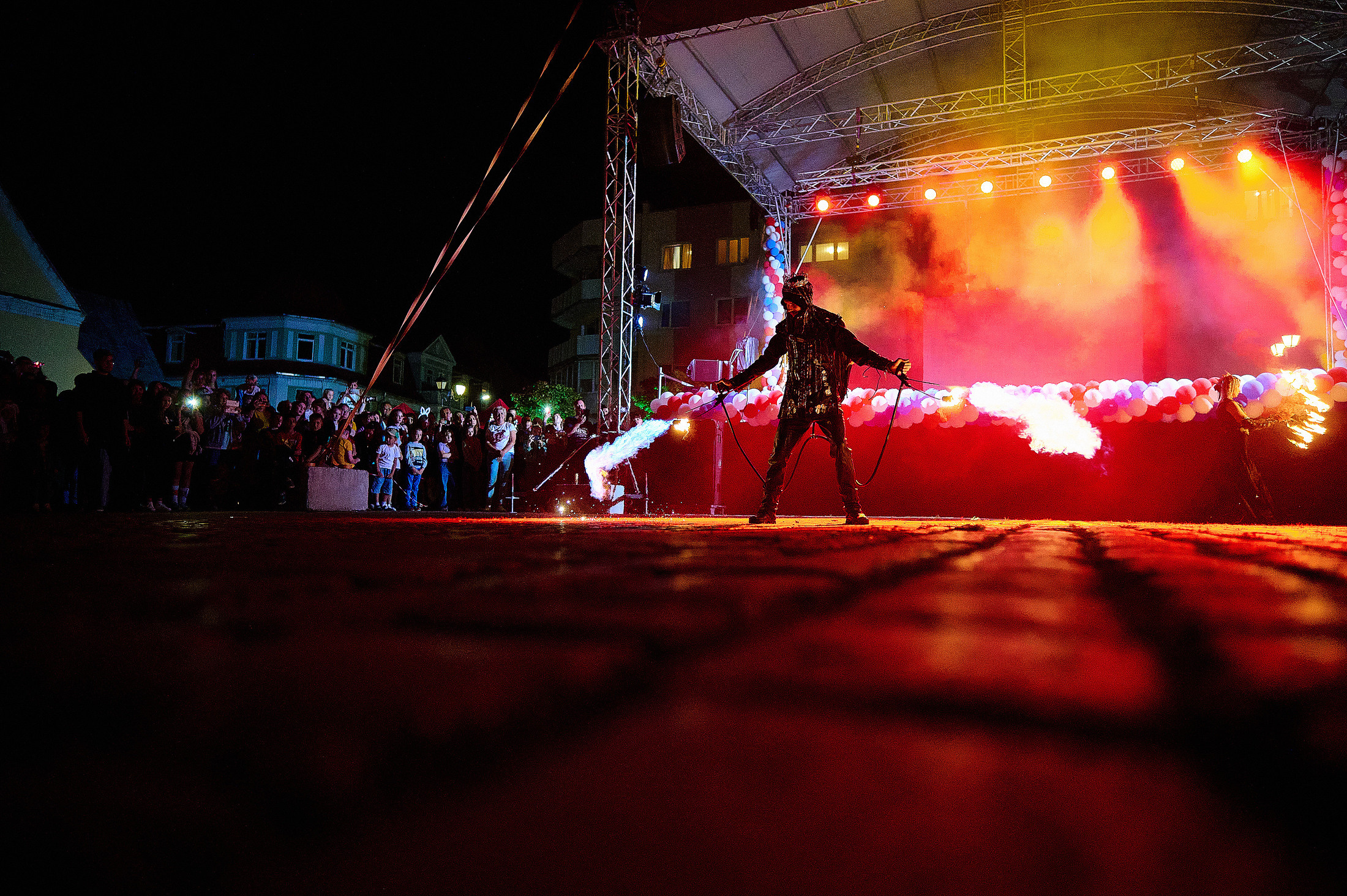 Фаер-шоу «Король Артур» в День города Гвардейска (Тапиау) 2023 г. Фотосъемка и видеосъемка в Калининграде Liveemotion.pro