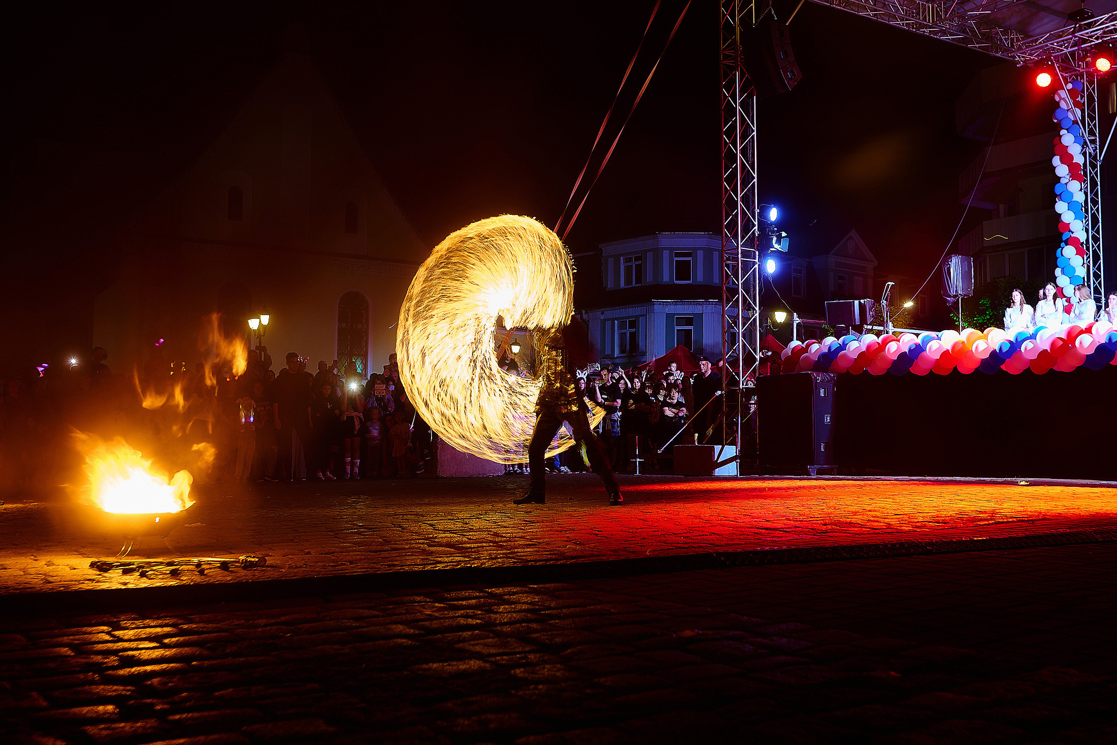Фаер-шоу «Король Артур» в День города Гвардейска (Тапиау) 2023 г. Фотосъемка и видеосъемка в Калининграде Liveemotion.pro