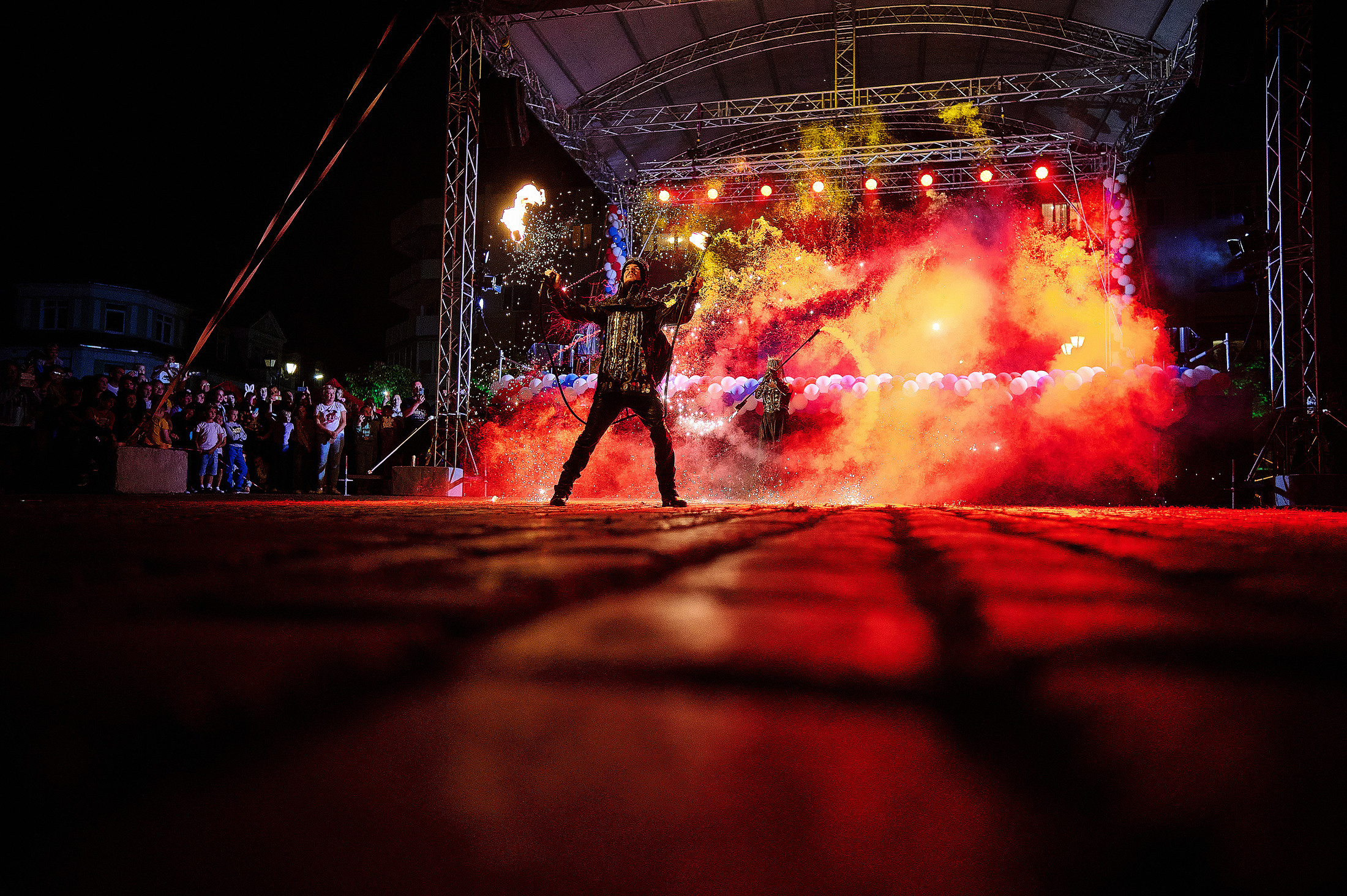 Фаер-шоу «Король Артур» в День города Гвардейска (Тапиау) 2023 г. Фотосъемка и видеосъемка в Калининграде Liveemotion.pro