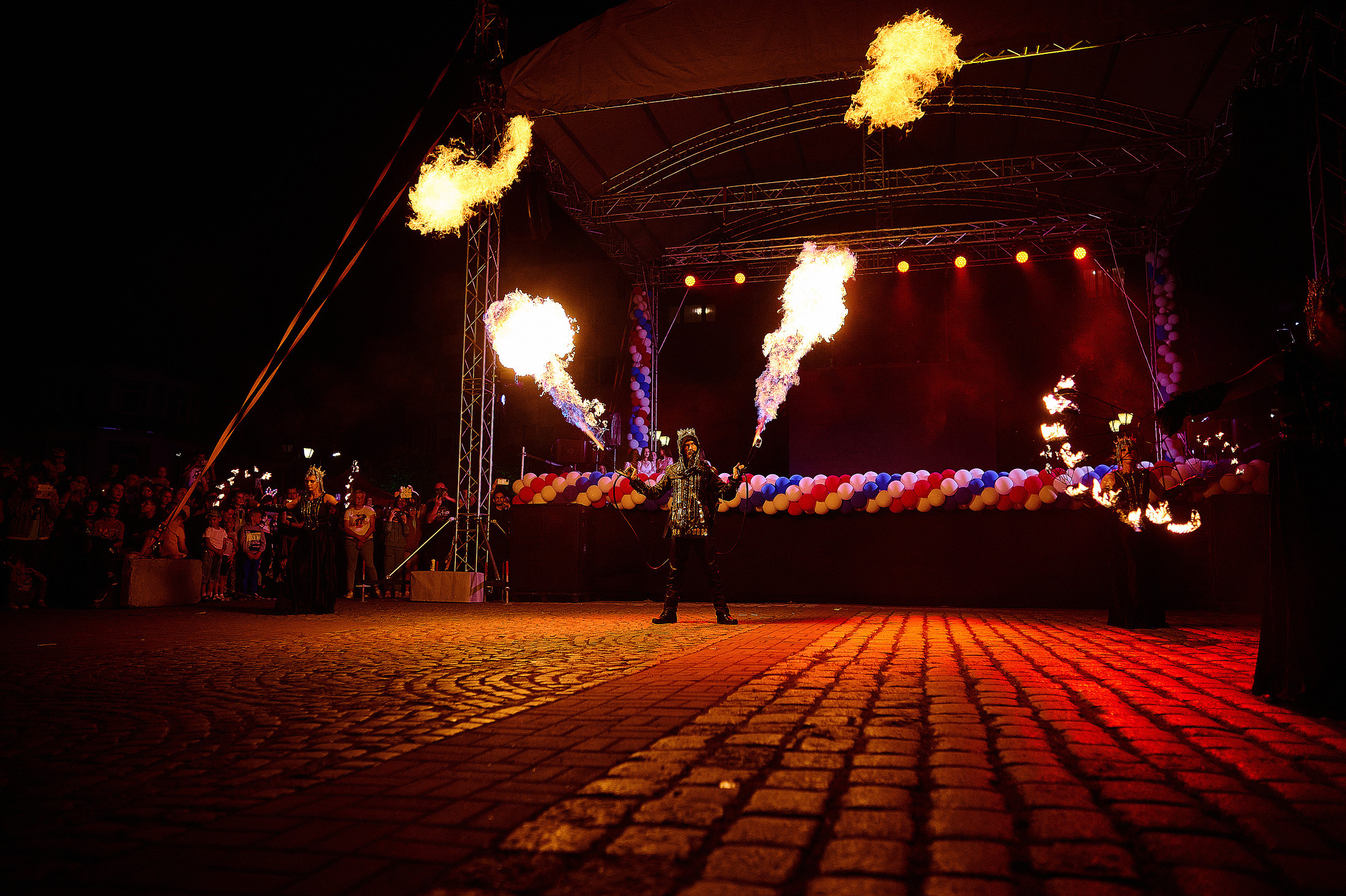 Фаер-шоу «Король Артур» в День города Гвардейска (Тапиау) 2023 г. Фотосъемка и видеосъемка в Калининграде Liveemotion.pro