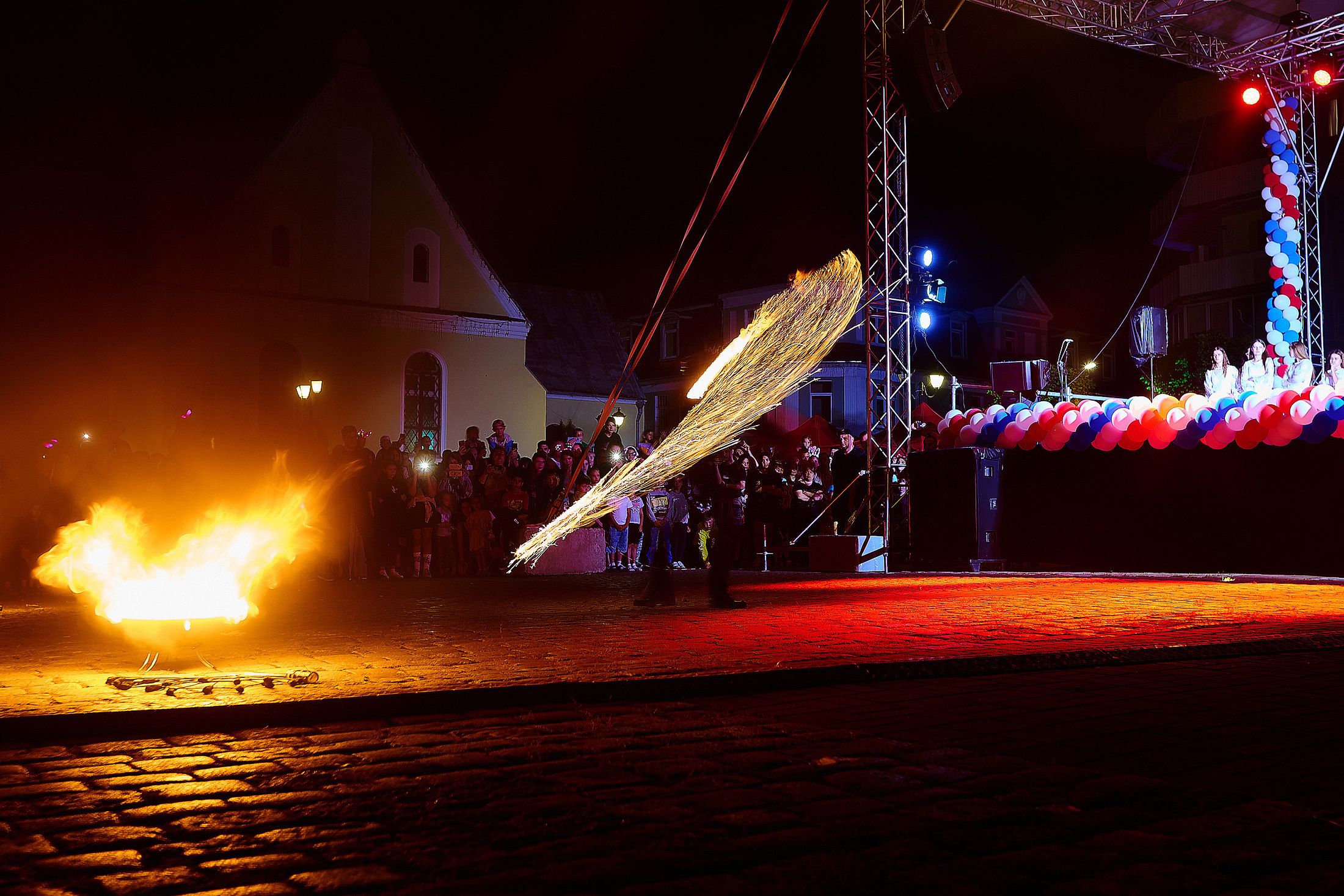 Фаер-шоу «Король Артур» в День города Гвардейска (Тапиау) 2023 г. Фотосъемка и видеосъемка в Калининграде Liveemotion.pro