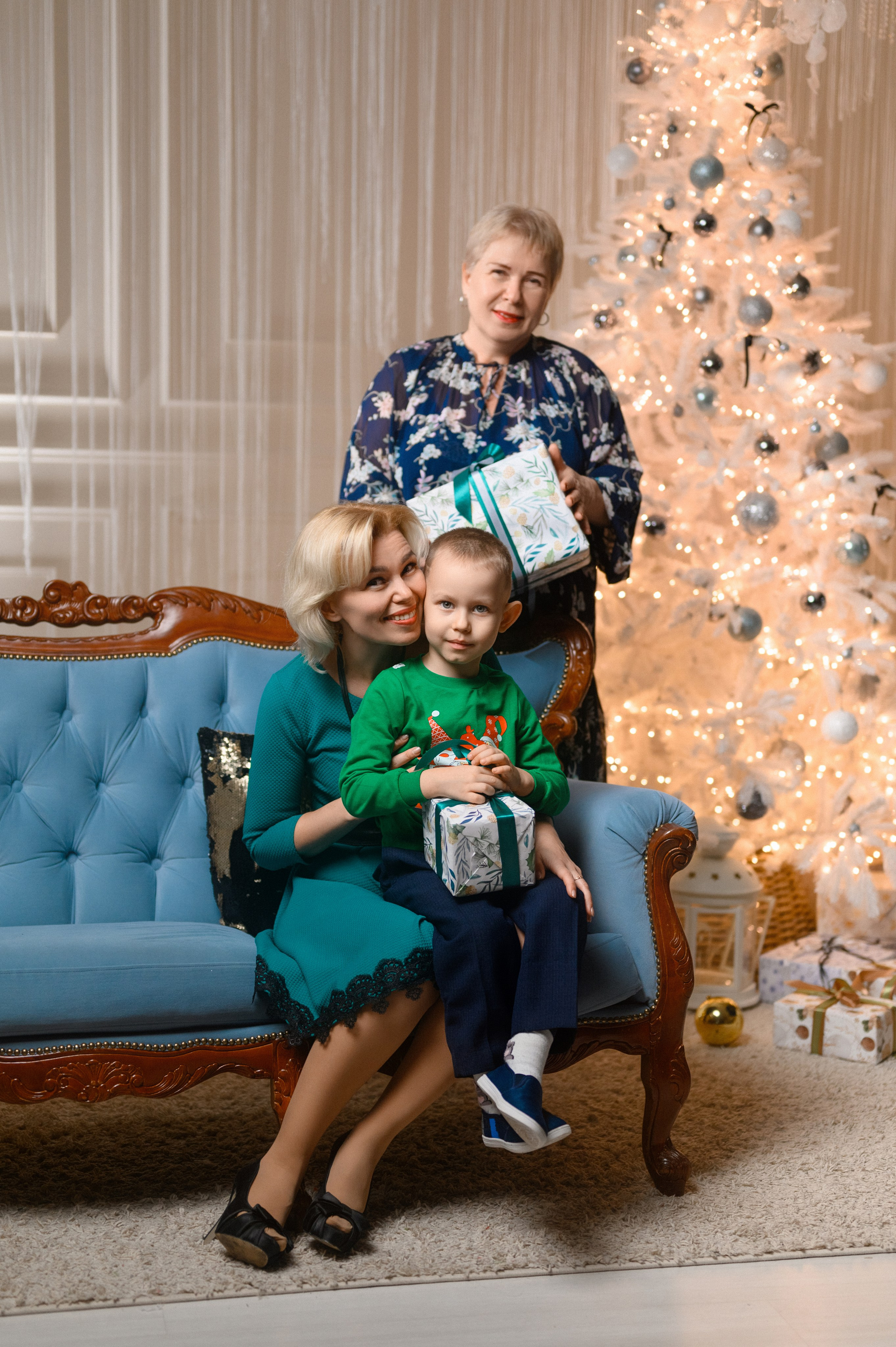 Мирон с мамой и бабушкой. Школьный и свадебный фотограф в Сыктывкаре Никита Козлов