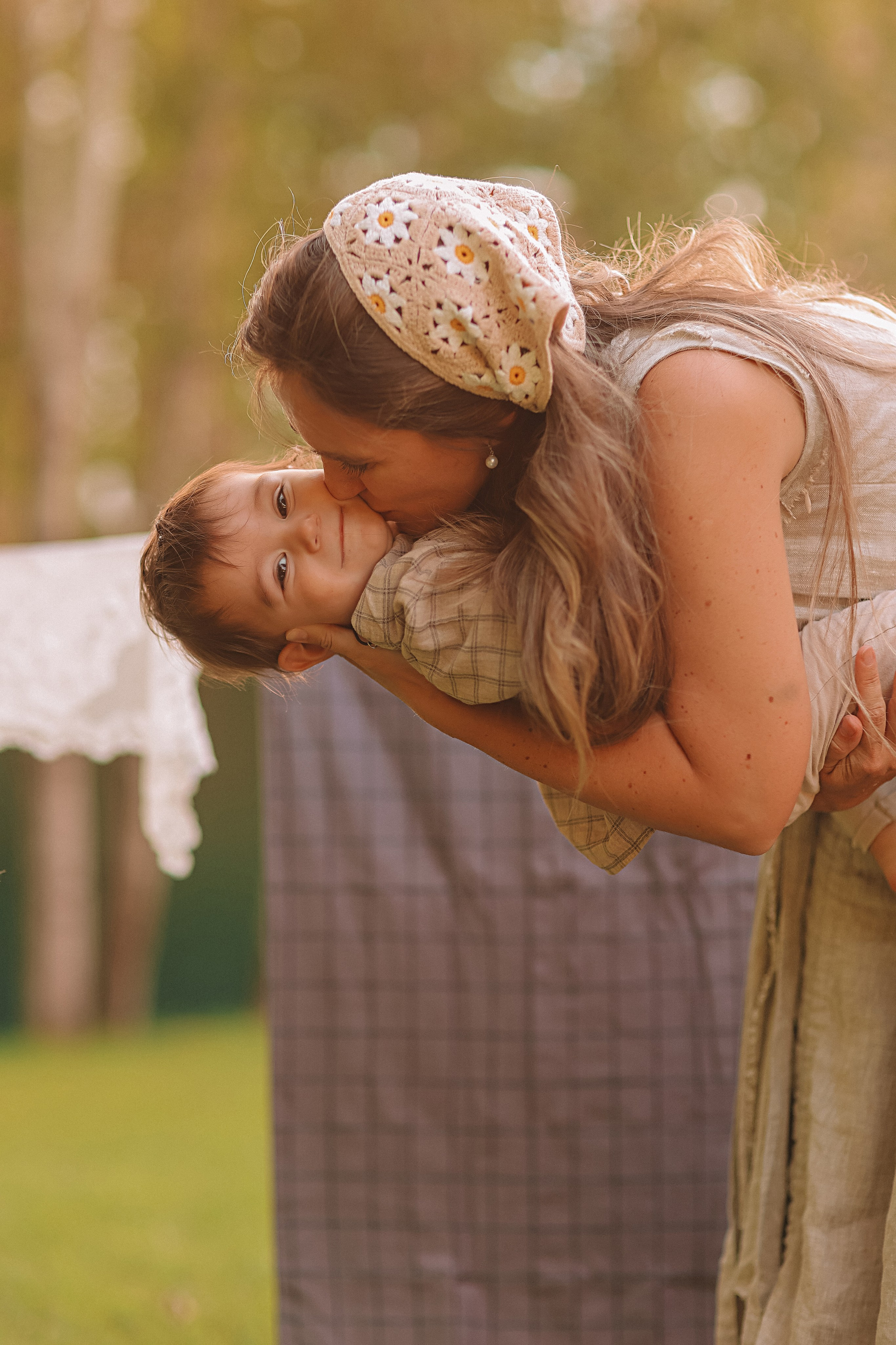Стирка у дома. Семейный фотограф Тюмень, фотограф на роды Салмина Мария